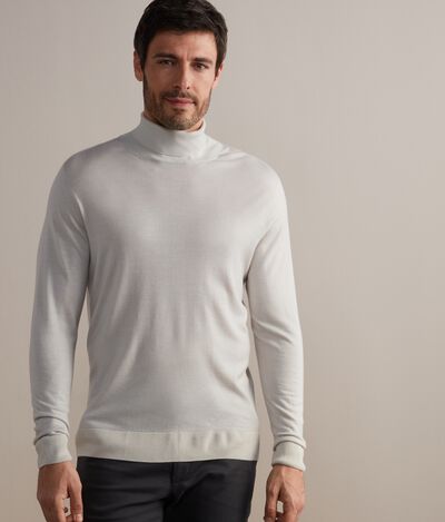 Ultralight cashmere turtleneck sweater