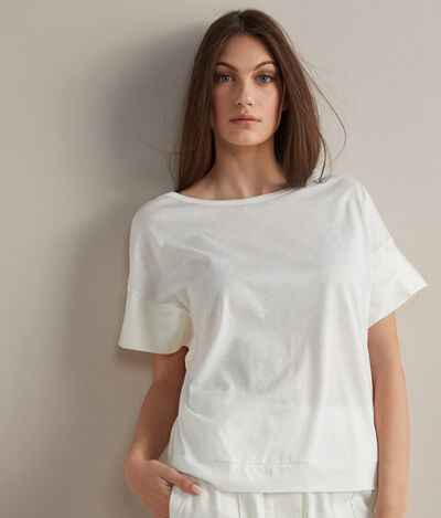 T-Shirt in Fresh Silk with Satin Sleeves
