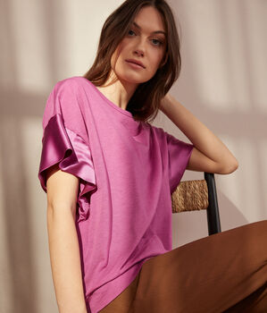 T-Shirt in Fresh Silk with Satin Sleeves