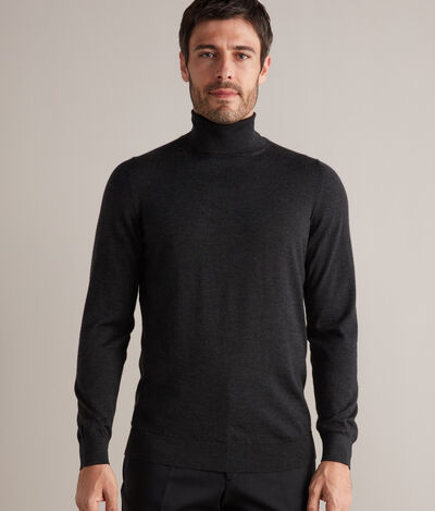 Ultralight Cashmere Turtleneck Sweater