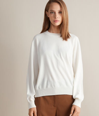 Cashmere Ultrasoft Crew Neck Sweater with Wide Raglan Sleeves