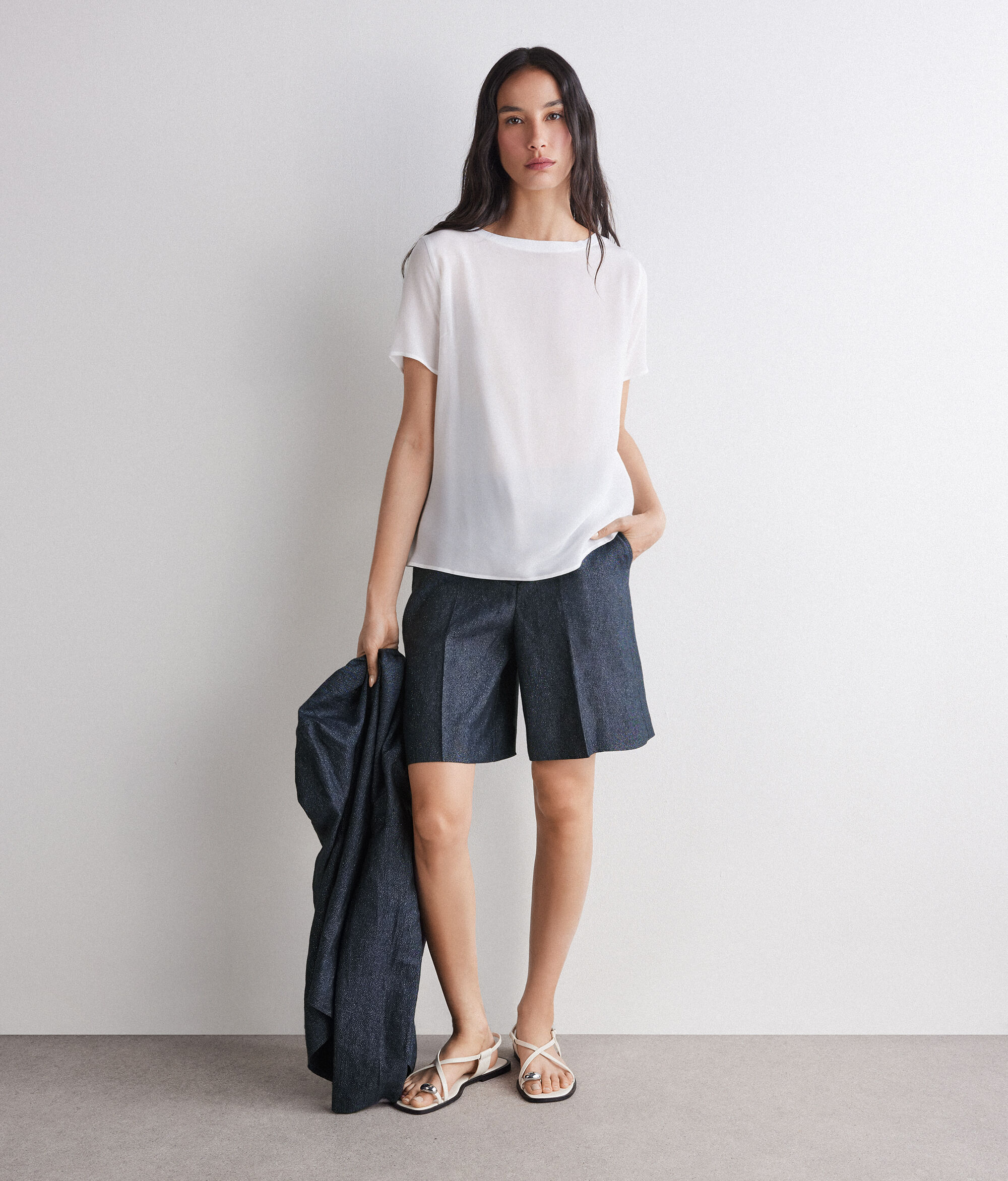 Camiseta con cuello barco de seda y modal