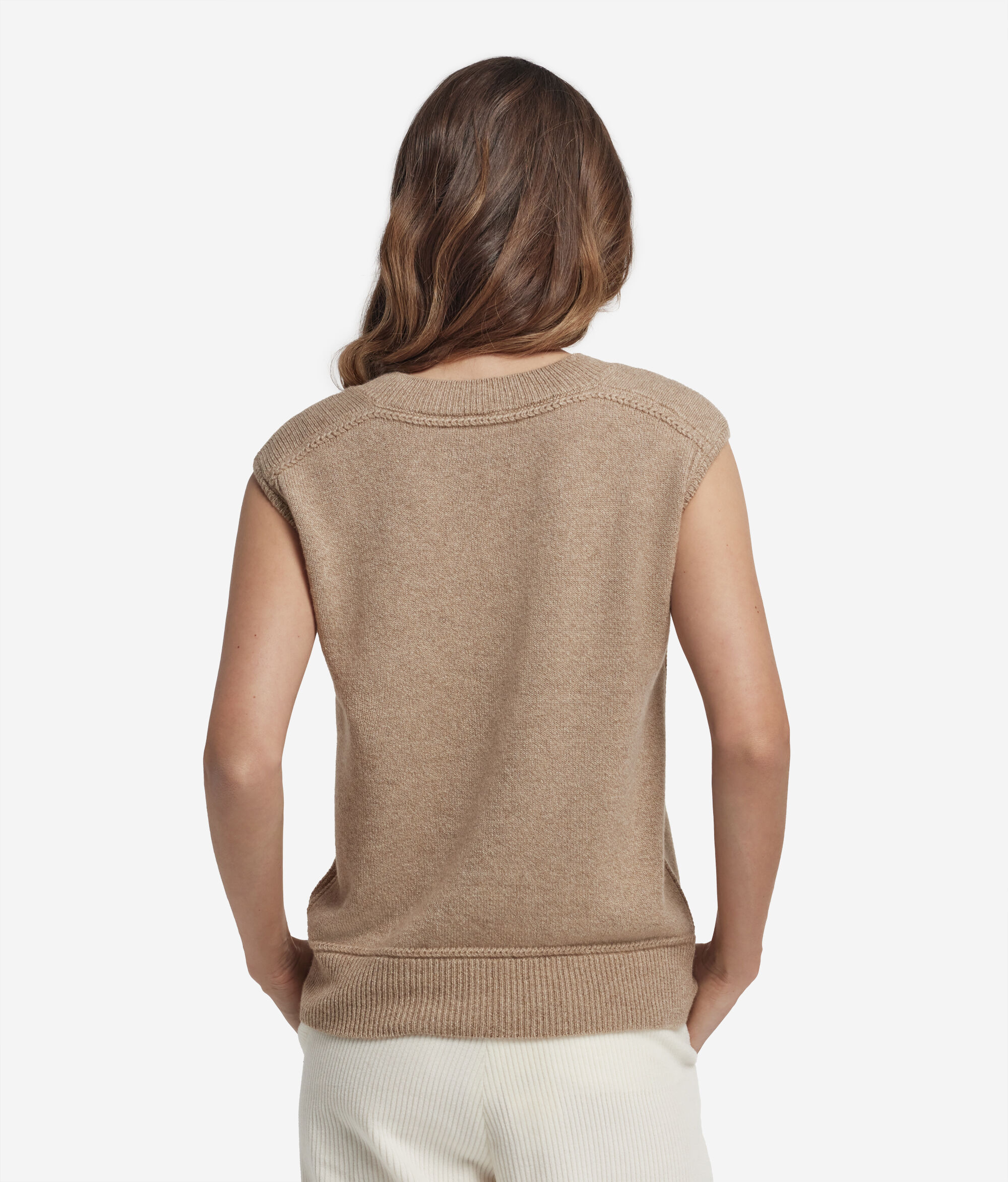 Жилет из ультрамягкого неокрашенного кашемира