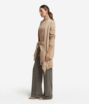 Càrdigan amb elaboració de vuits de llana