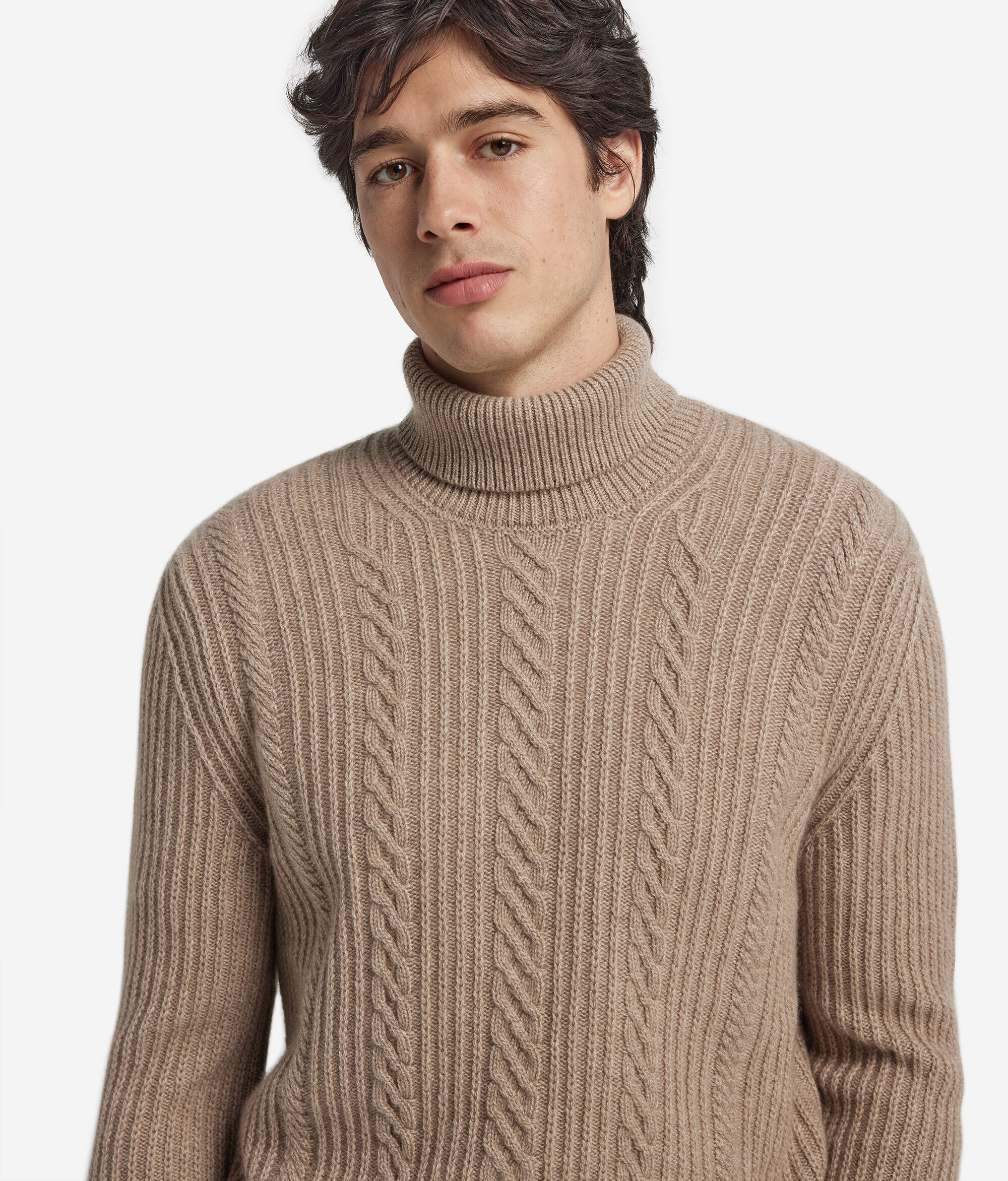 Водолазка из ультрамягкого неокрашенного кашемира с узором «косичка»