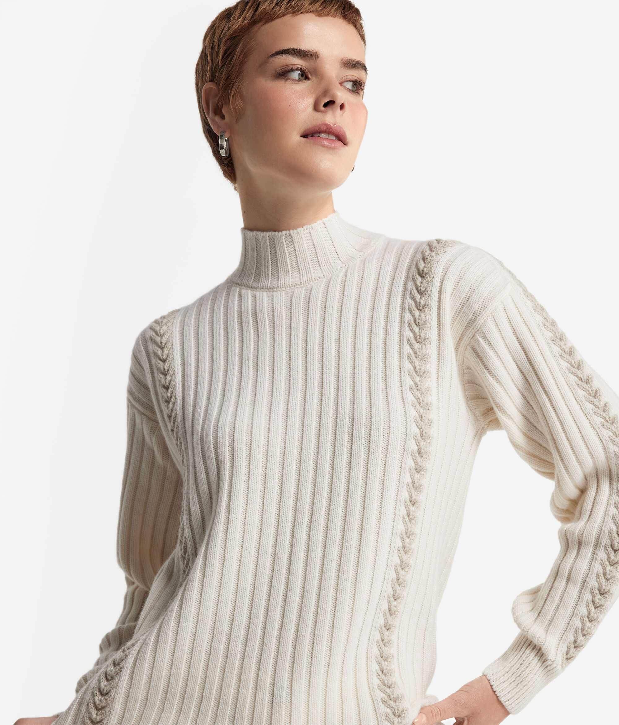 Maglia Lupetto Ricamata con Motivo a Coste in Cashmere Ultrasoft