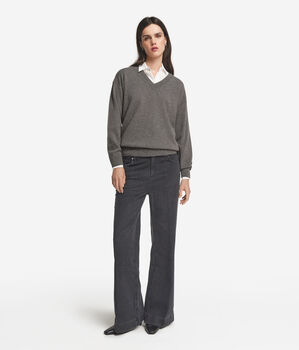 Jersey con cuello de pico de cashmere ultrasoft