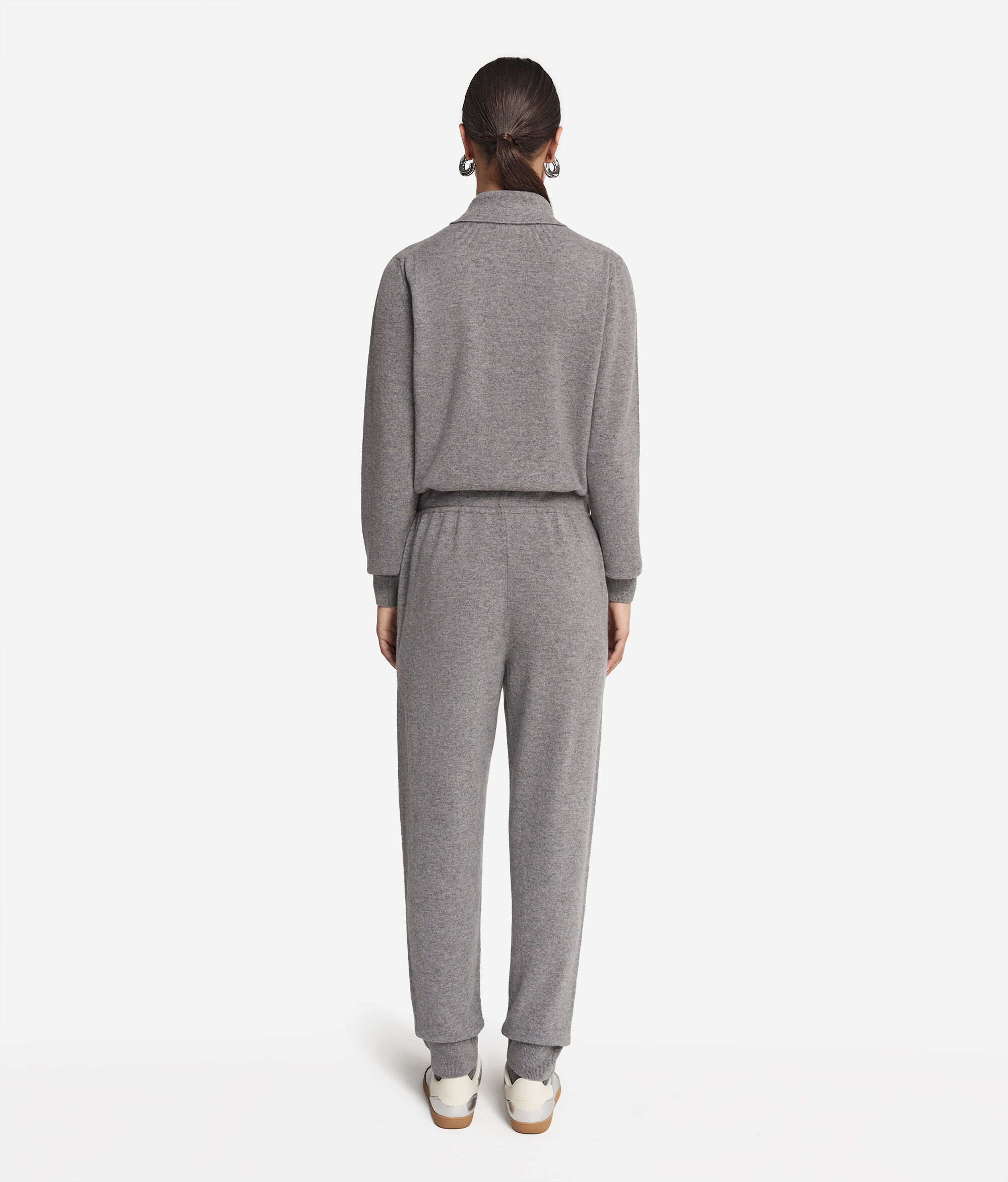 Mono de cashmere con flecos