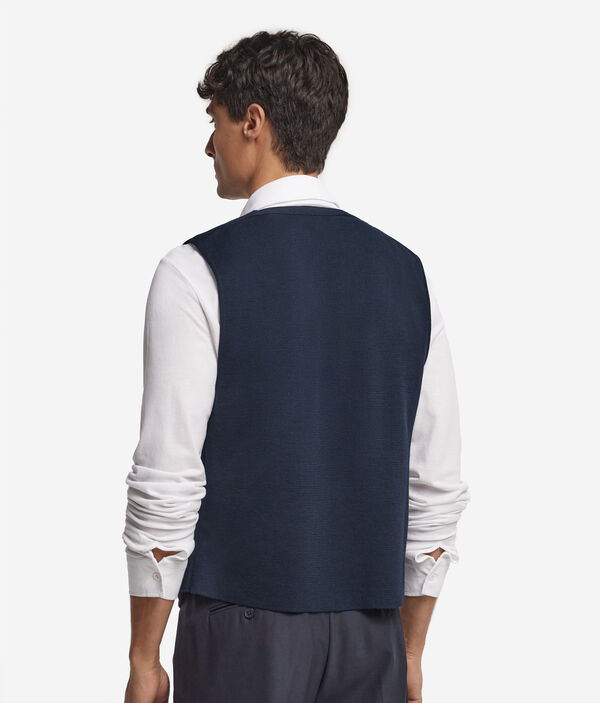 Жилет из шерсти на пуговицах