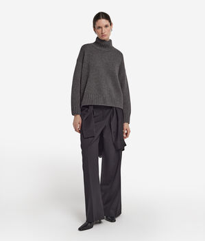 Pullover mit Trichterkragen aus Kaschmirstrick