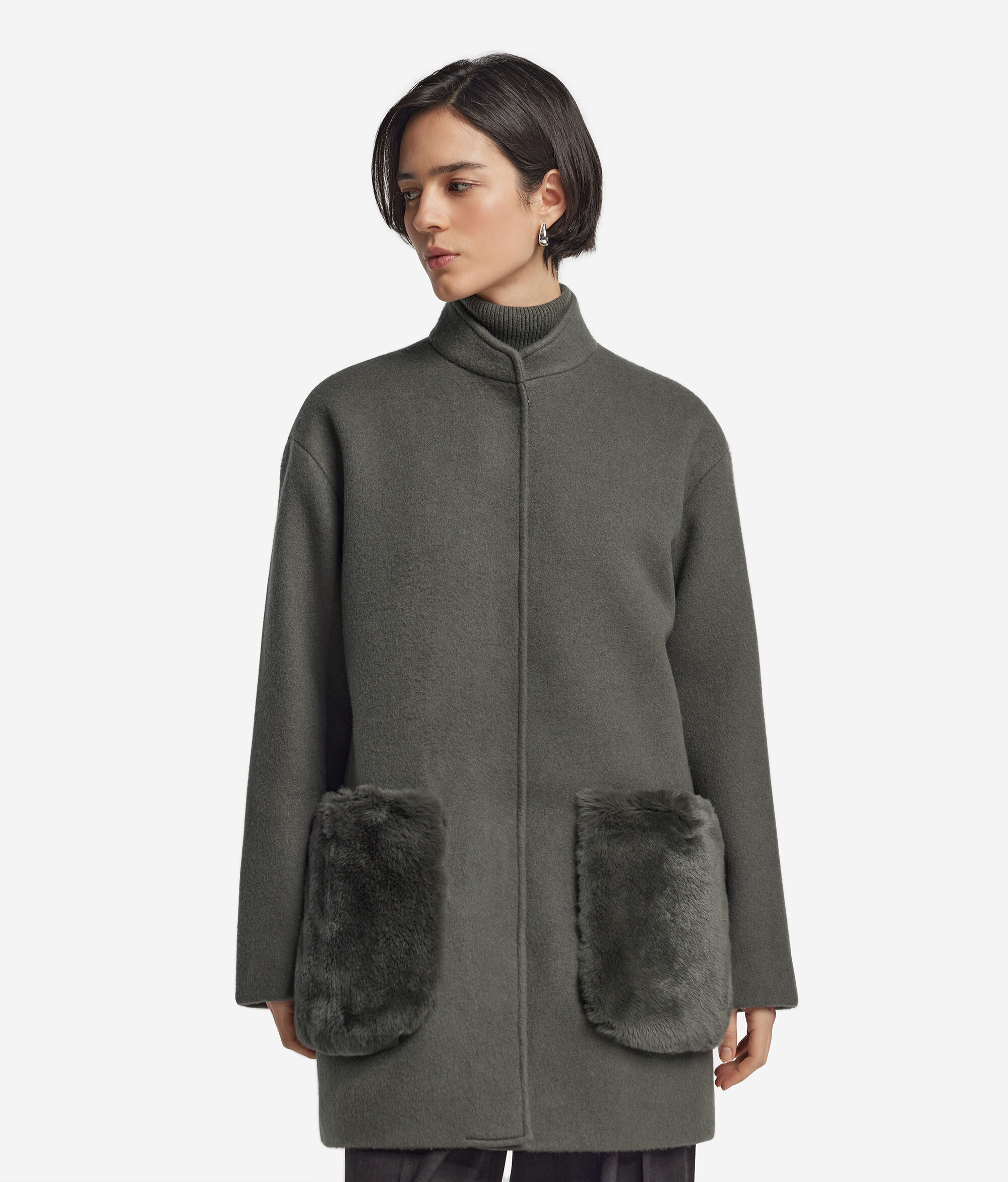 Пальто из кашемира с меховыми карманами