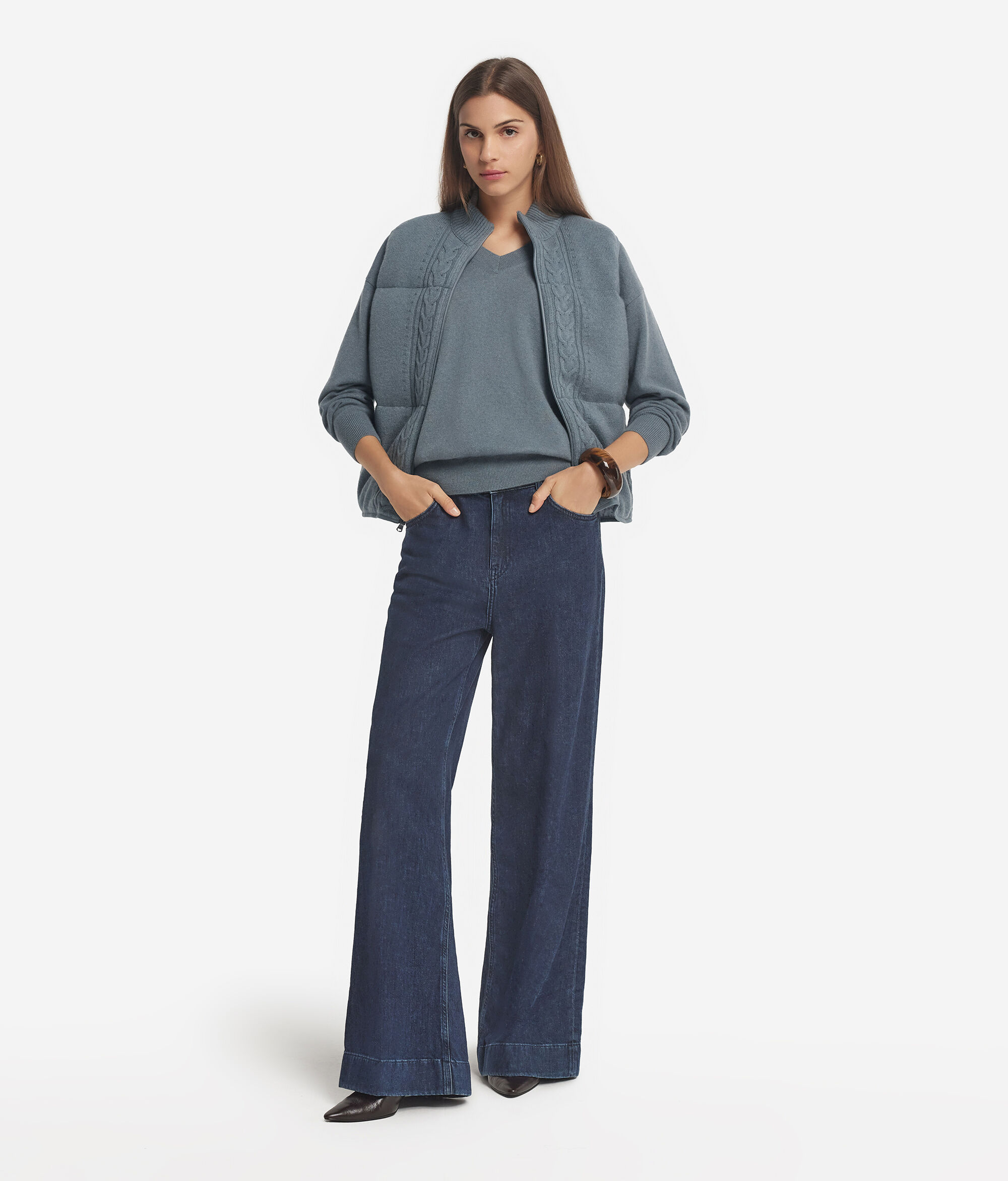 Sleeveless, reversible cable-knit Bouclé