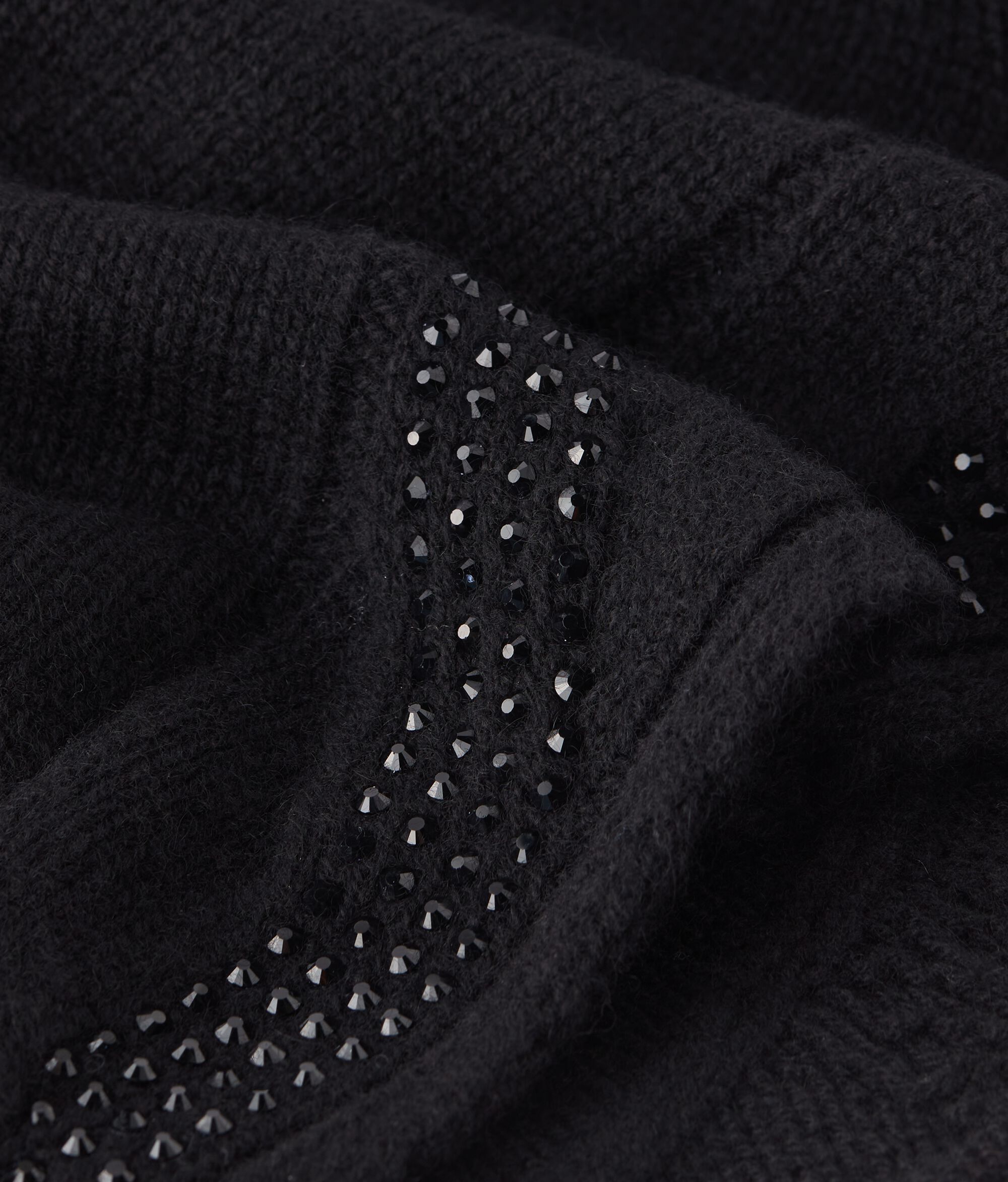 Ultrasoft Cashmere scarf with cable knit and rhinestones