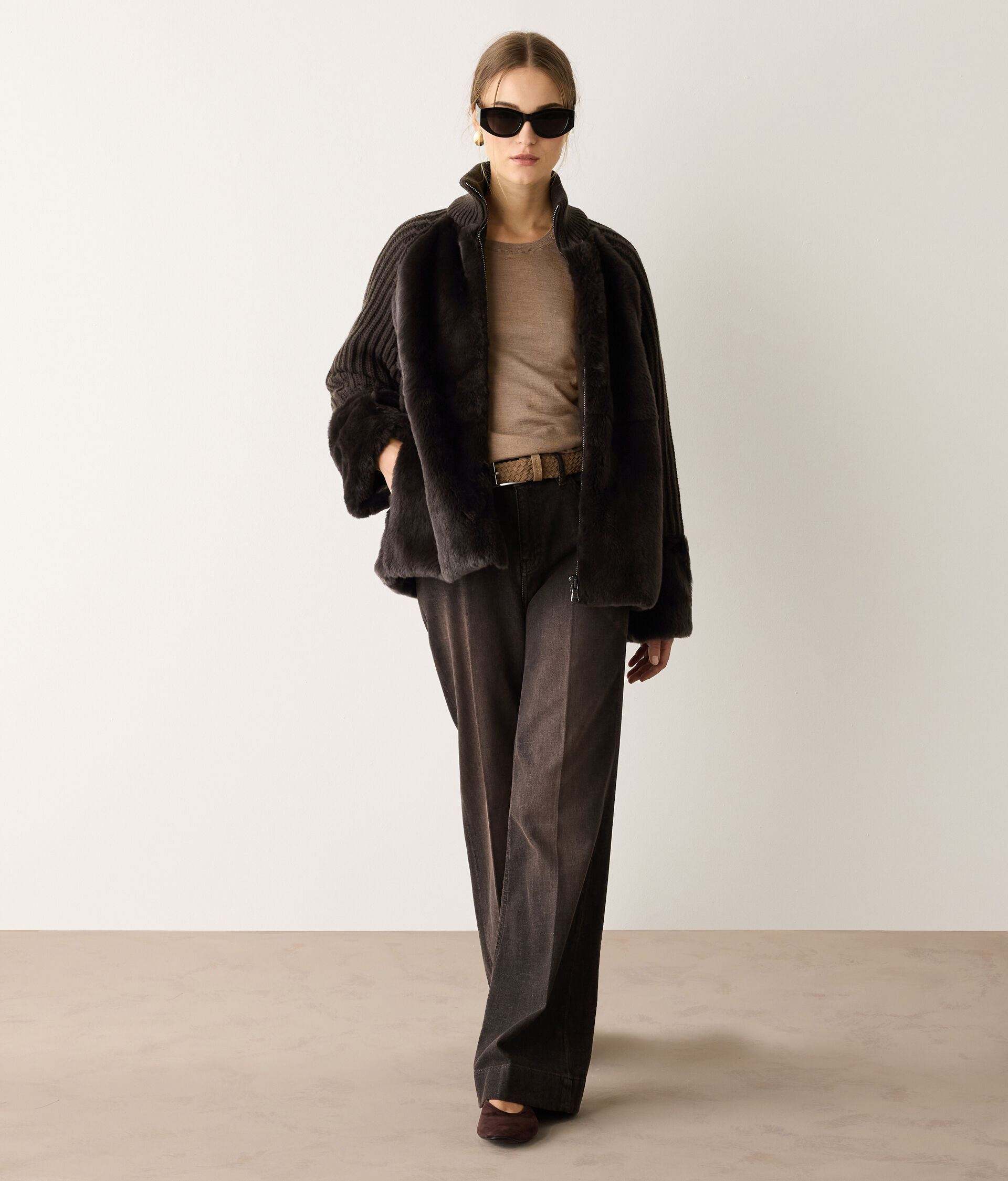Abric de cashmere amb insercions de pell