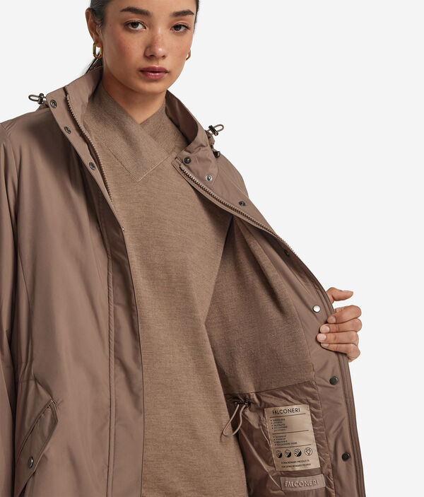 Плащ из высокотехнологичной ткани на кулиске