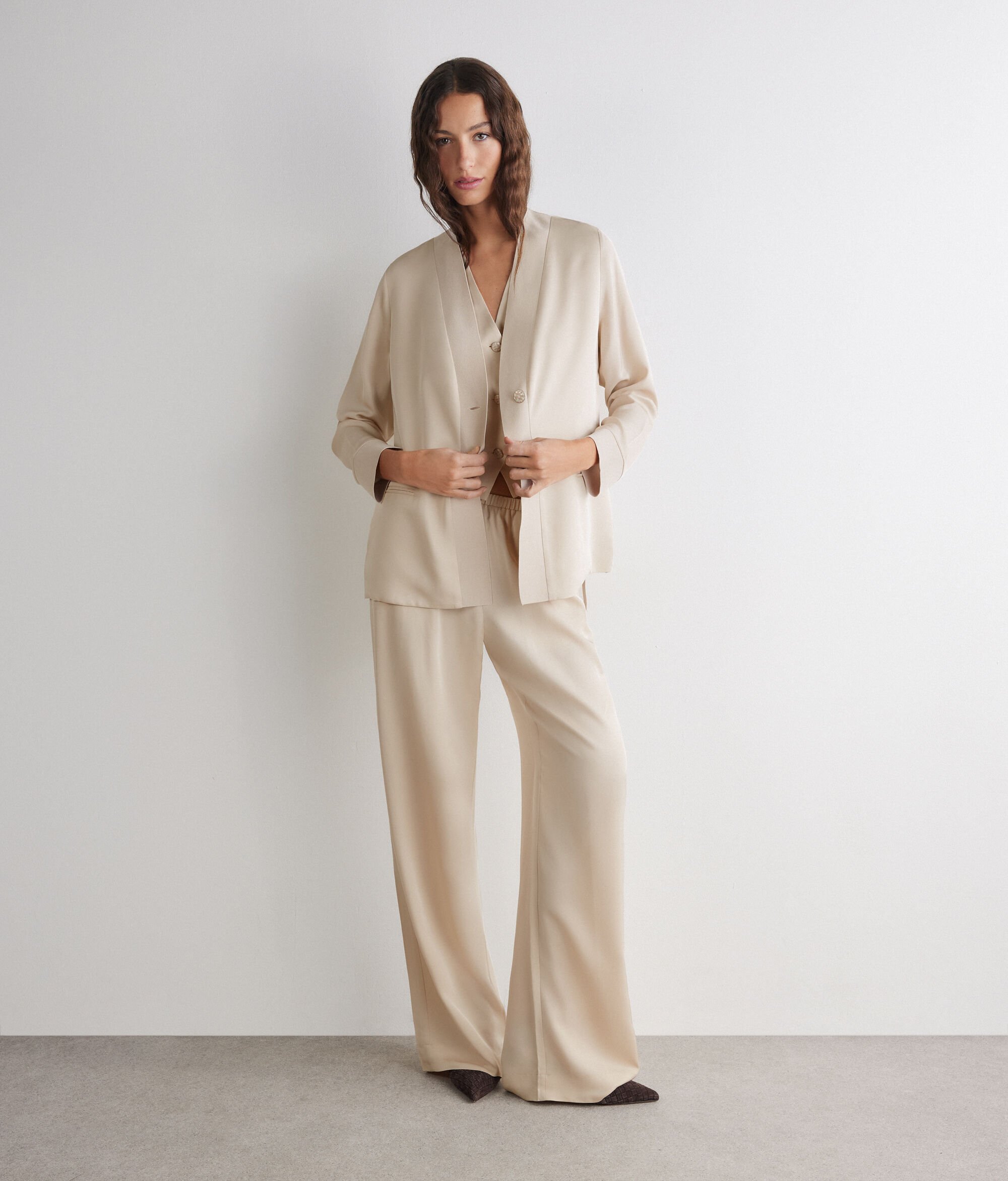 Sako od mat svile s pletenim umecima