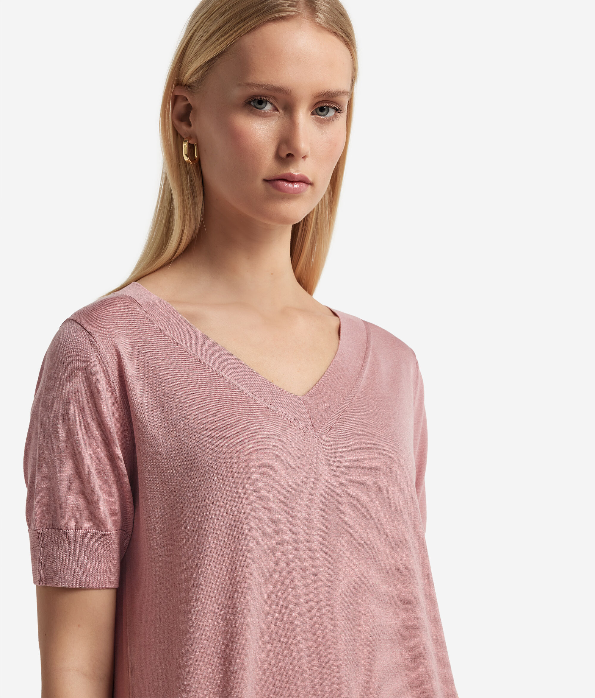 Camiseta con cuello de pico y manga corta en seda y algodón