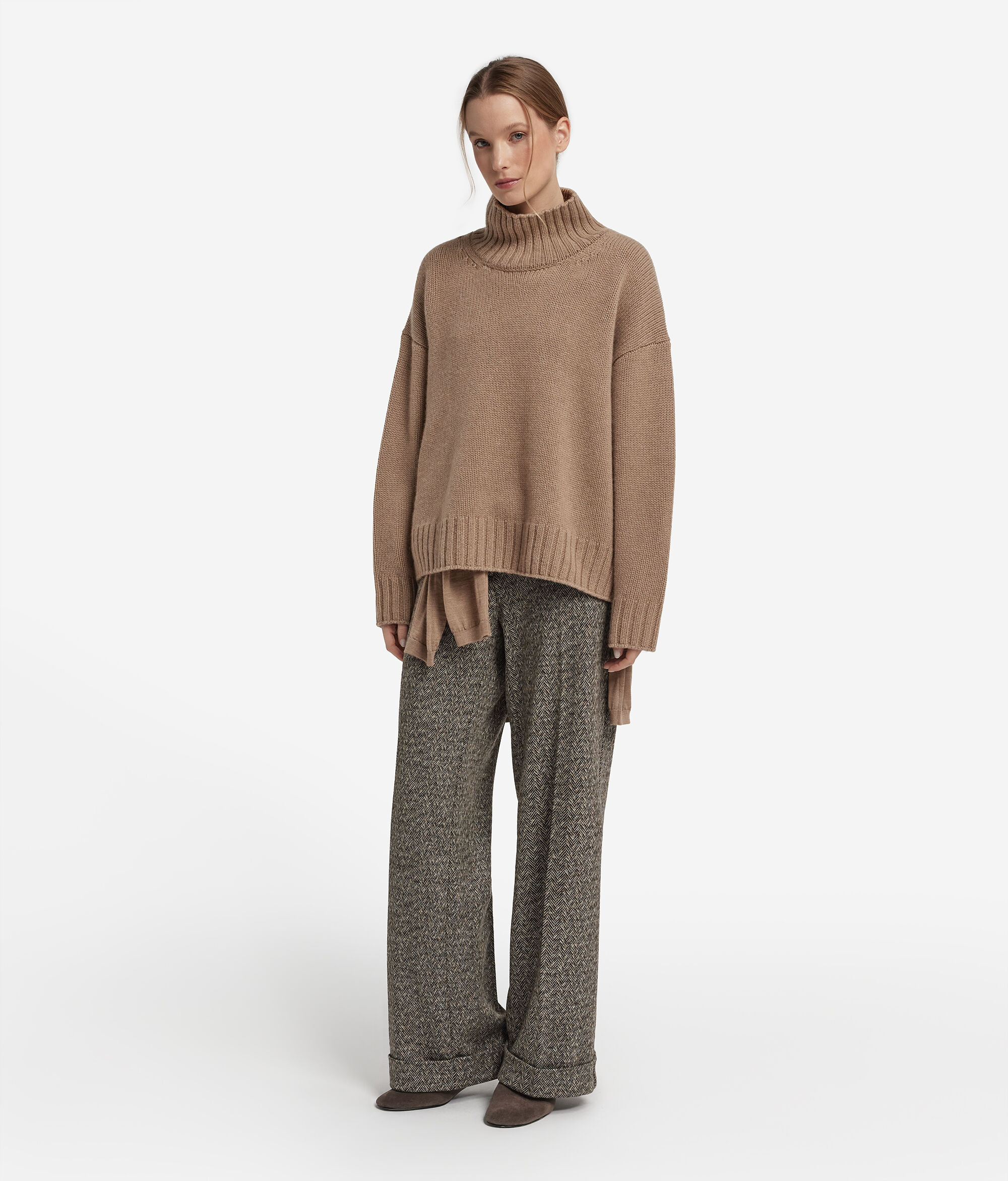 Széles és Magas Nyakú Pulóver Kasmír Tricot Anyagból