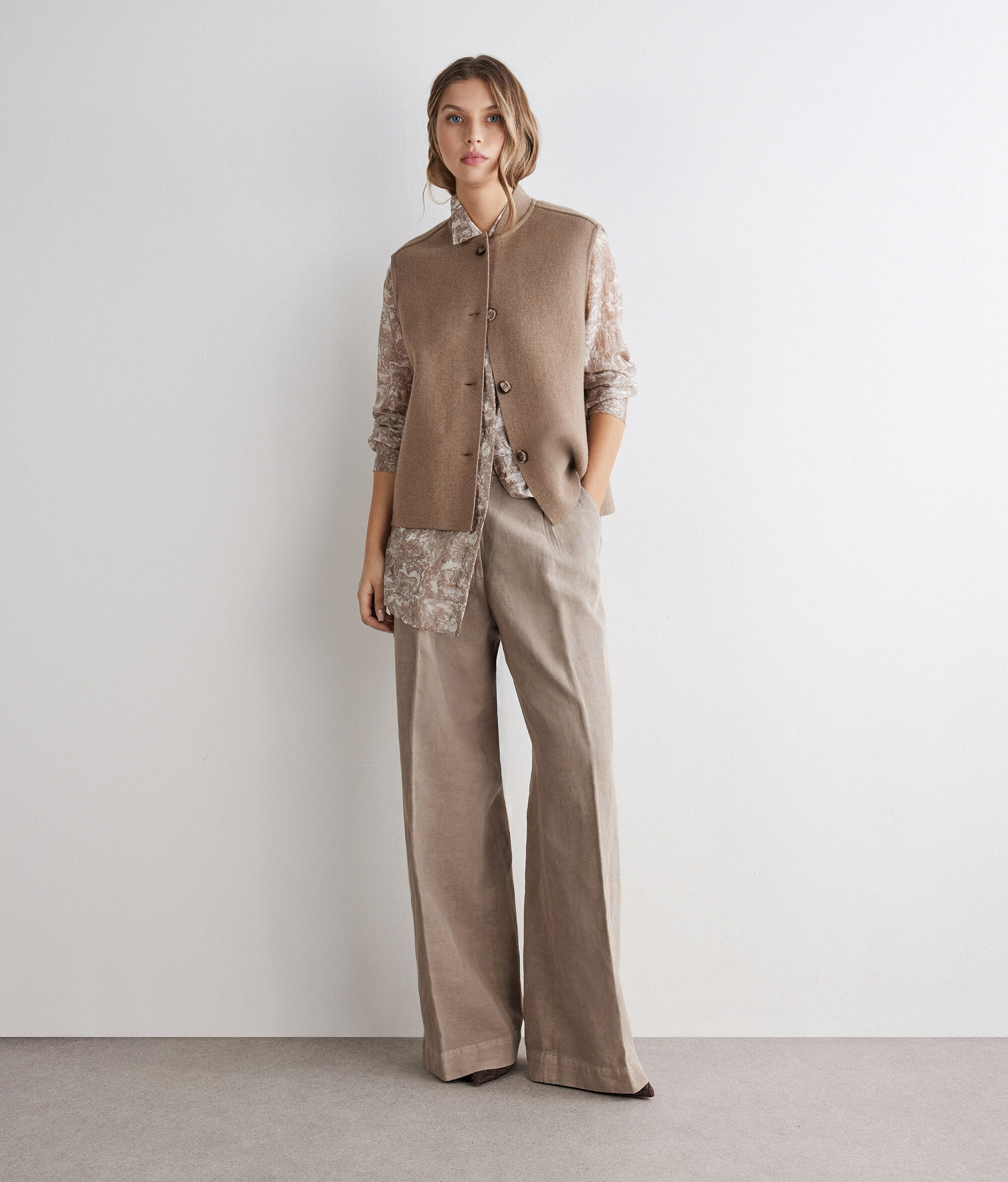 Gilet sans manches à boutons en cachemire ultra-doux