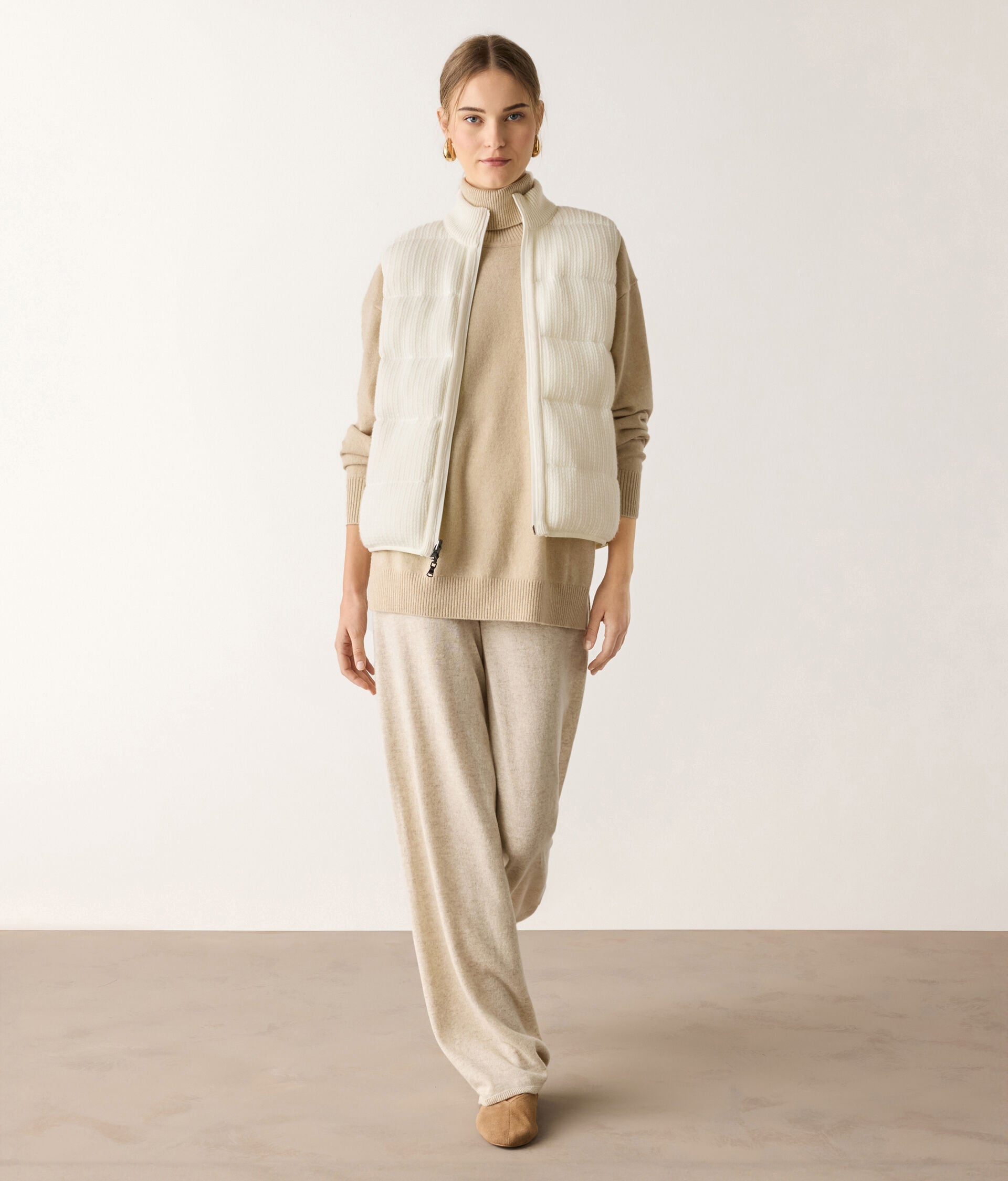 Reversible sleeveless down jacket in ribbed cashmere