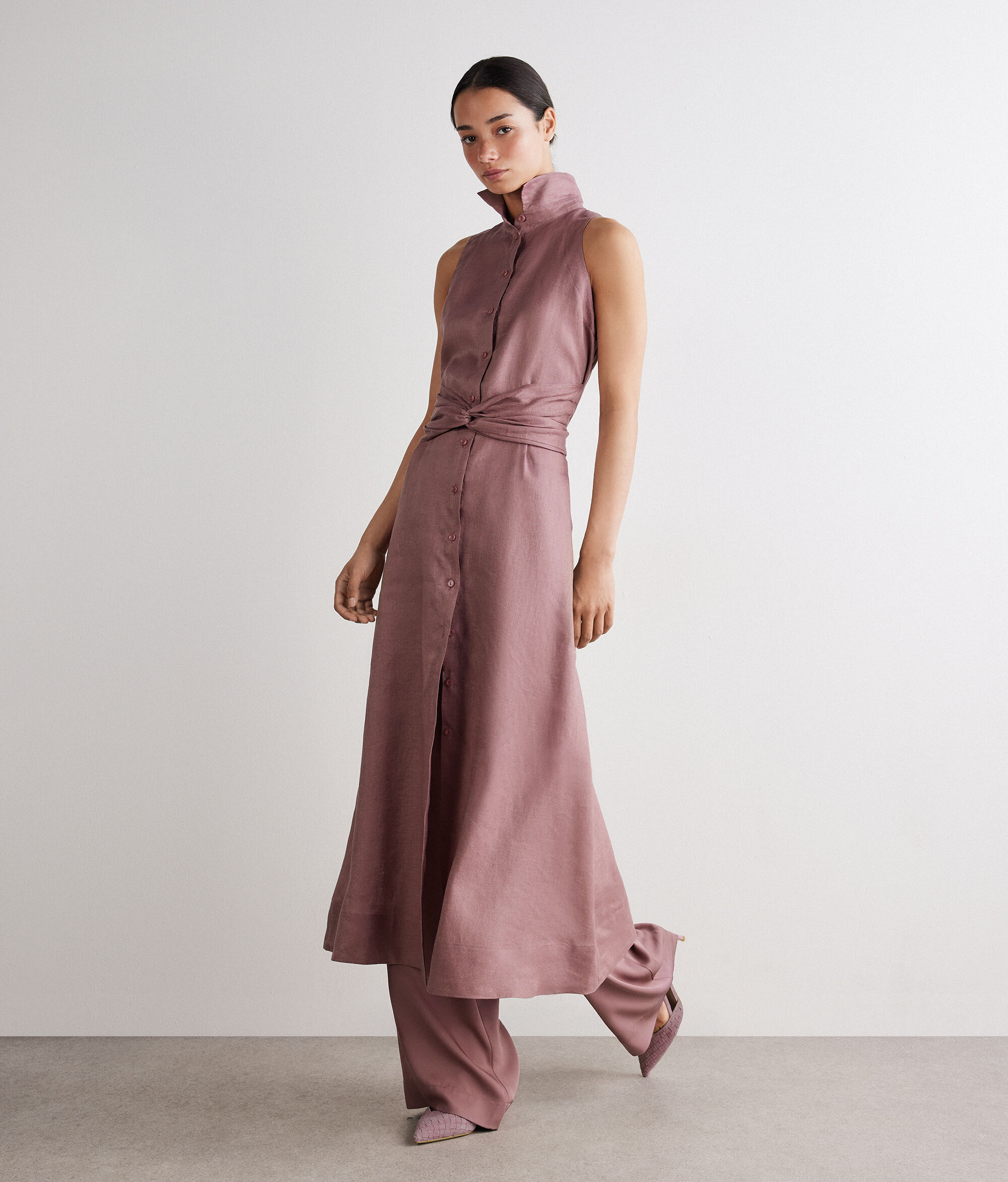 Robe en lin à bandes croisées