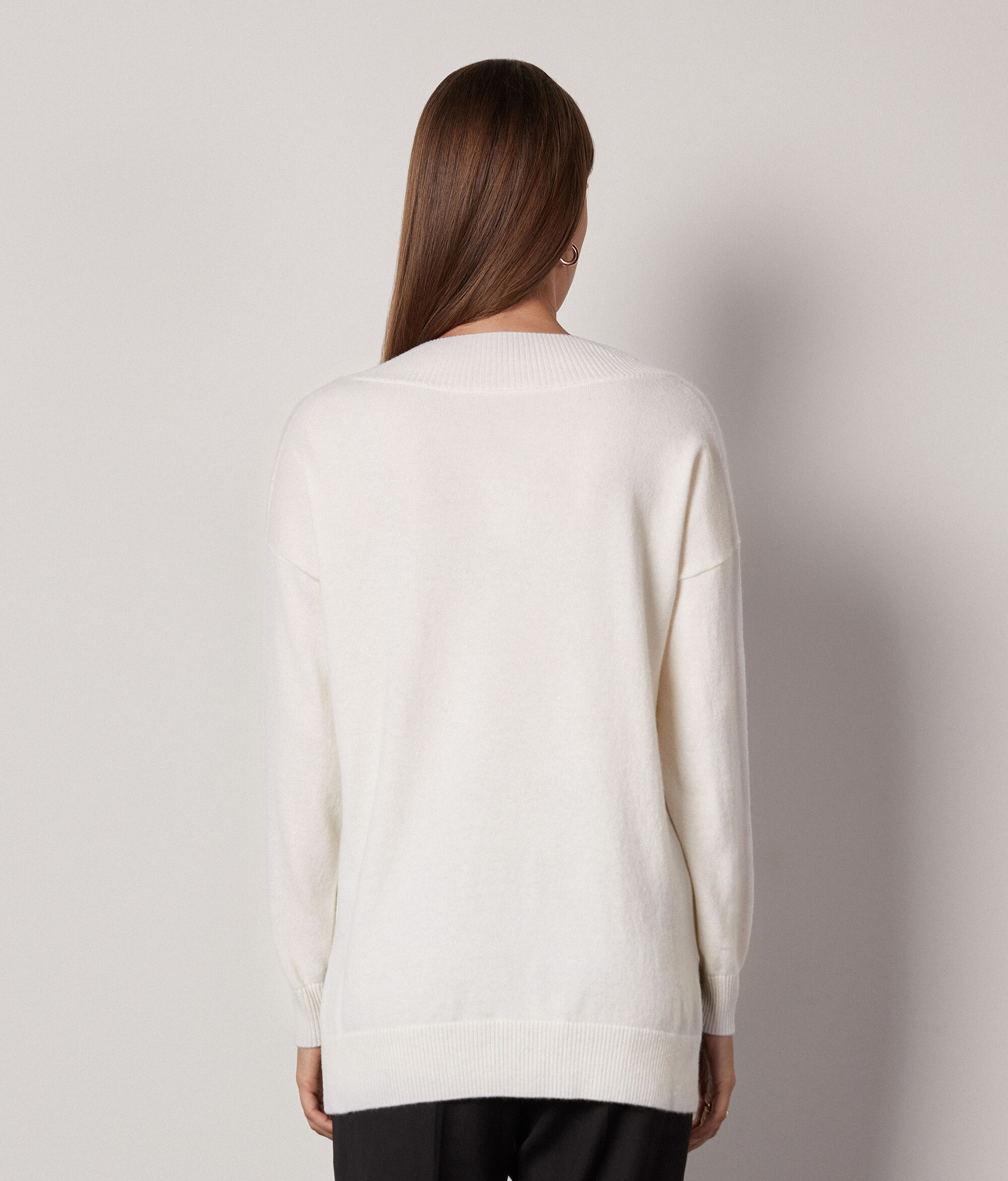 Oversized V-Neck Sweater in Ultrasoft Cashmere