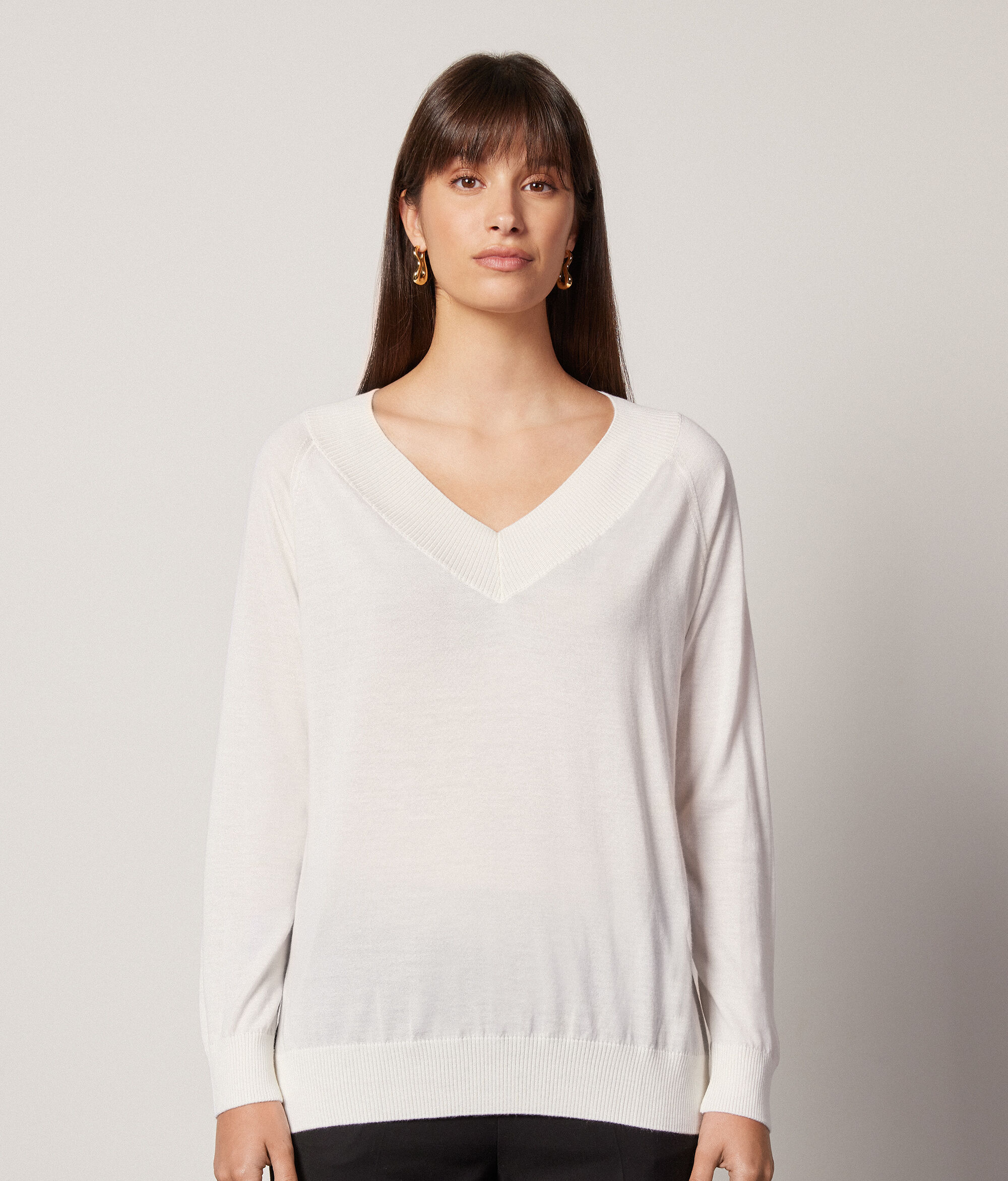 Jersey con cuello de pico de cashmere ultrafine