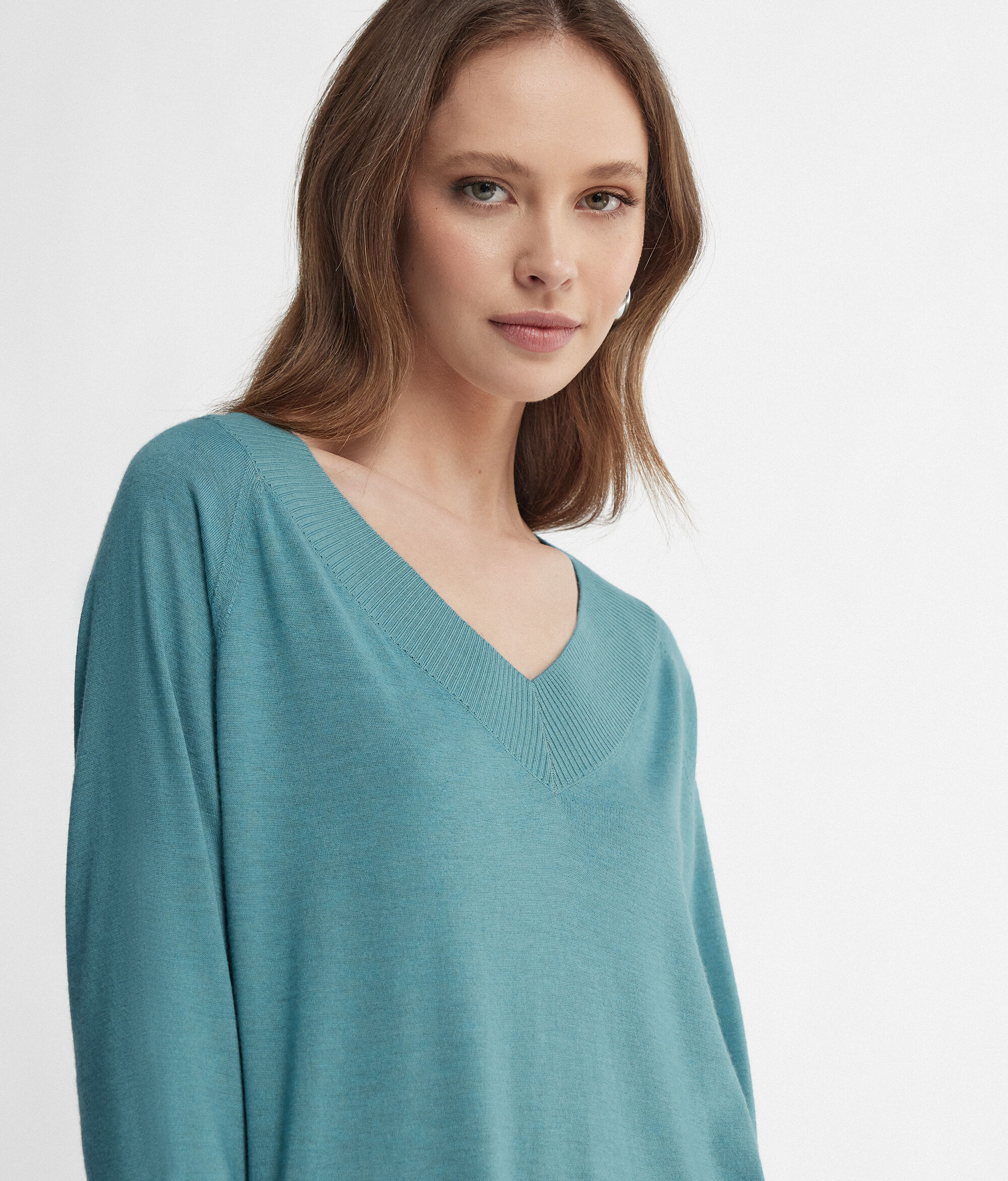 Jersey con cuello de pico de cashmere ultrafine