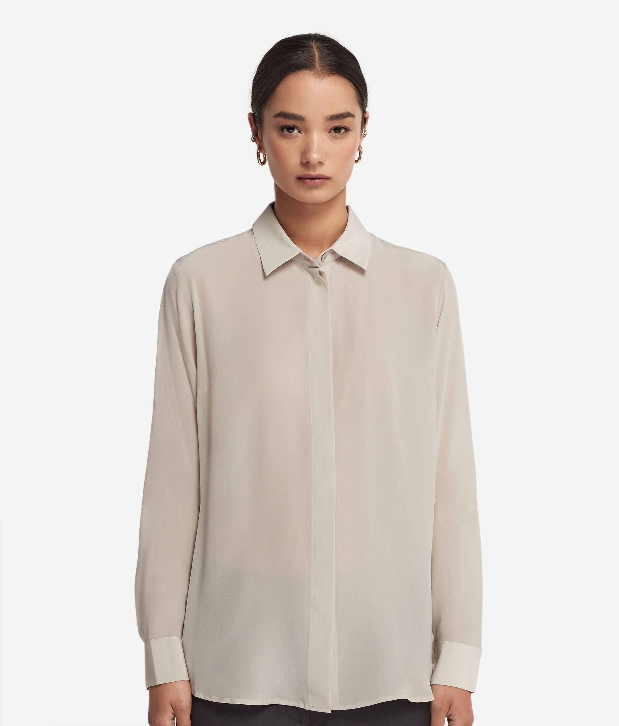 Camisa con cuello de seda
