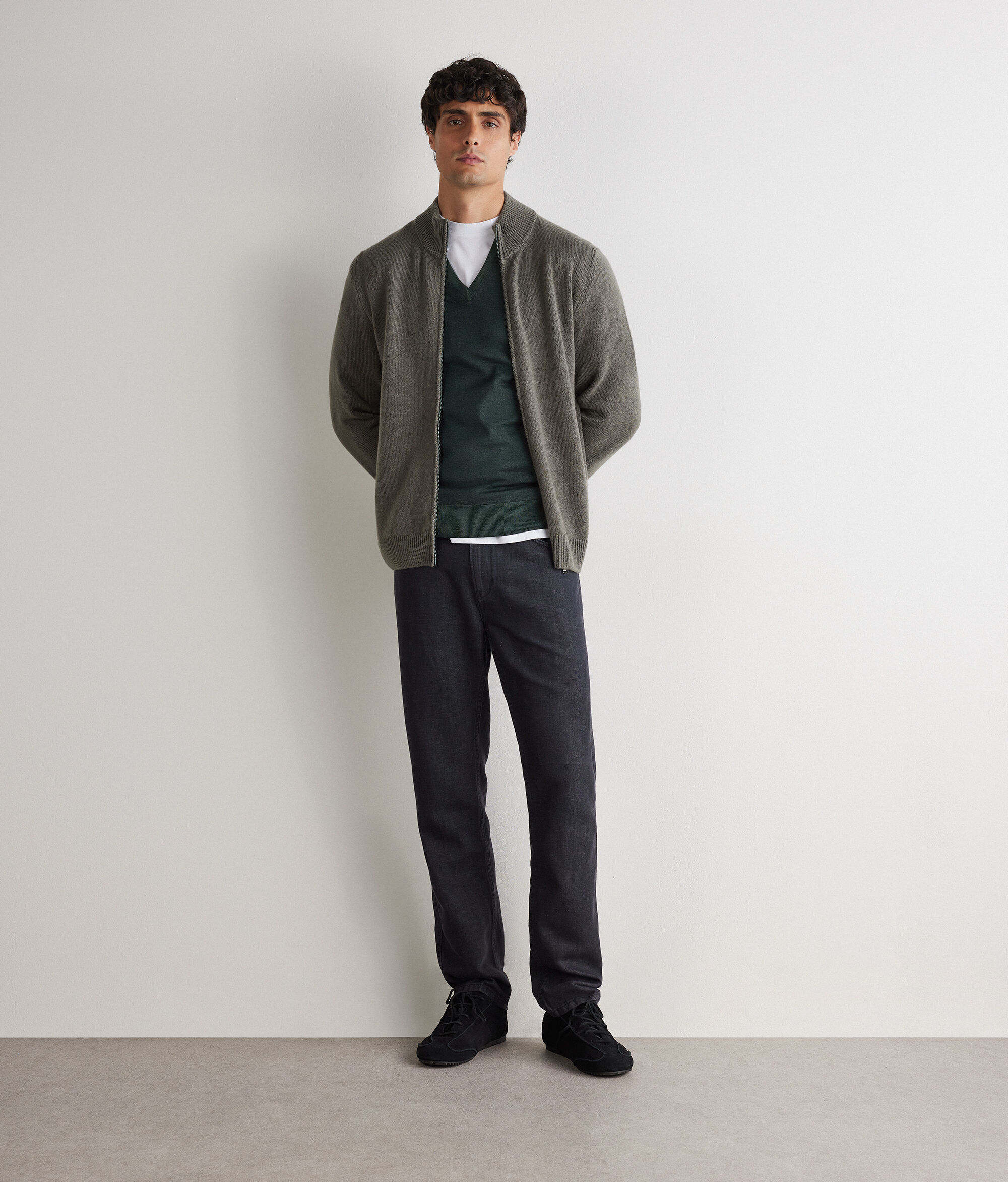 Ultrafine Cashmere Sleeveless V-Neck Jumper