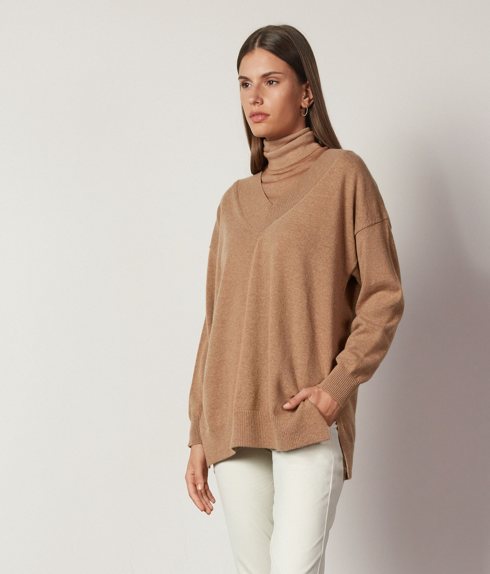 Oversized V-Neck Sweater in Ultrasoft Cashmere