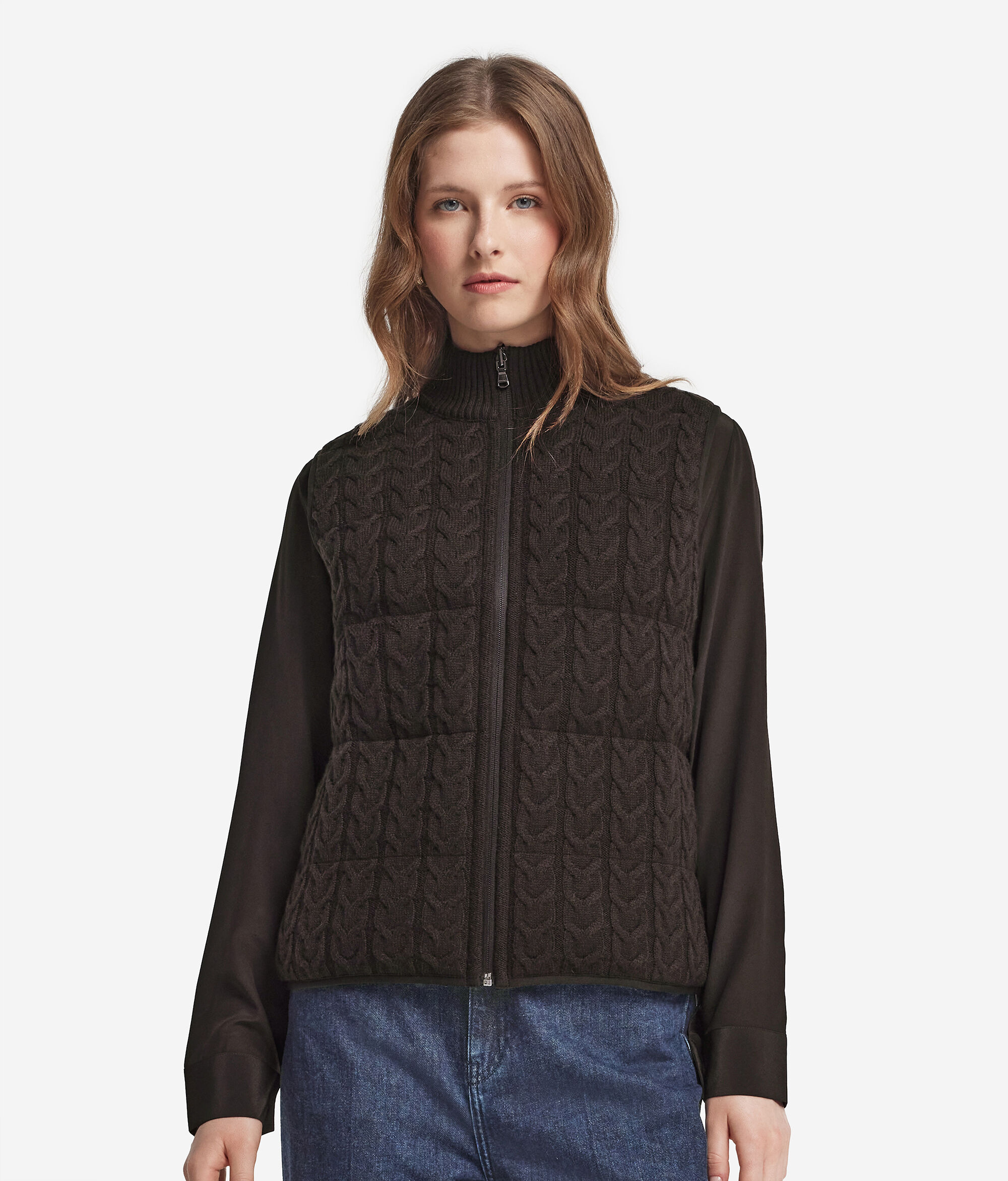 Пуховый жилет из кашемира с косами