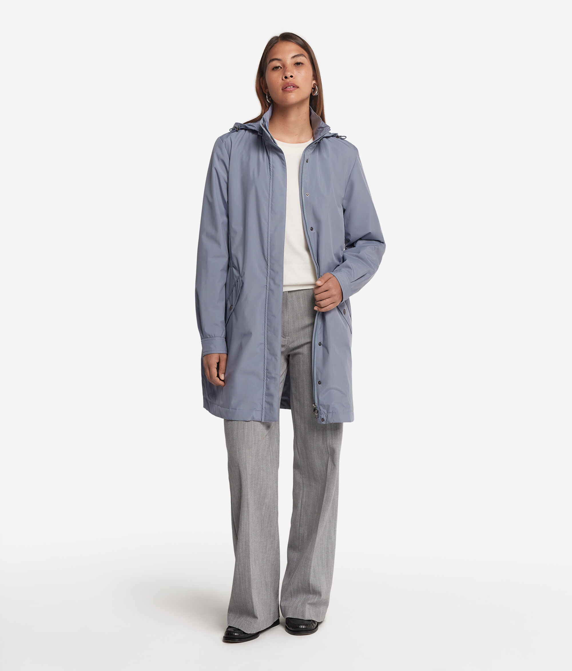 Плащ из высокотехнологичной ткани на кулиске