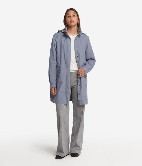 Плащ из высокотехнологичной ткани на кулиске