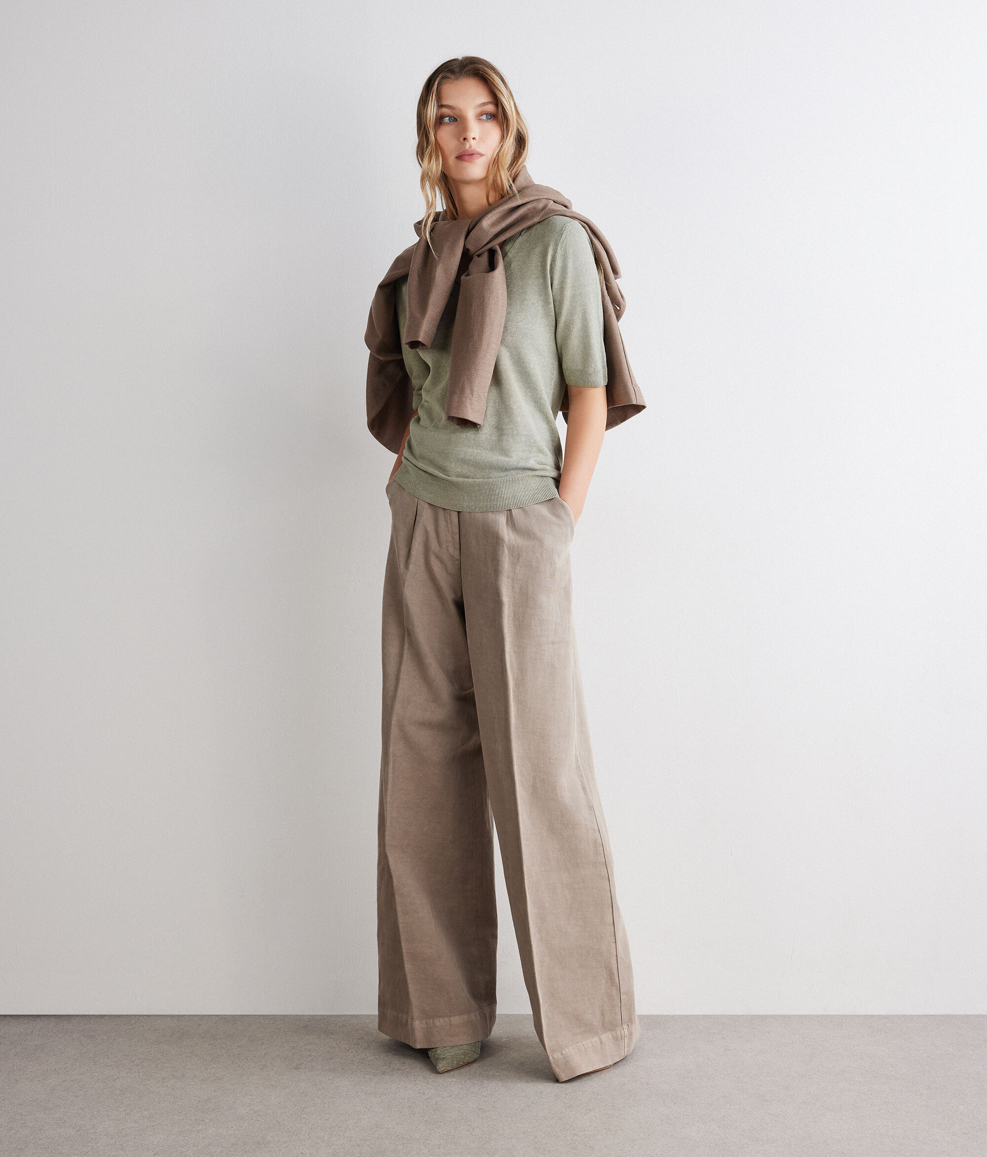 V Neck T-Shirt in Linen and Cotton