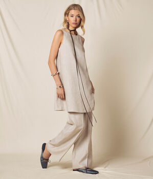 Vestido curto de linho lam&eacute;