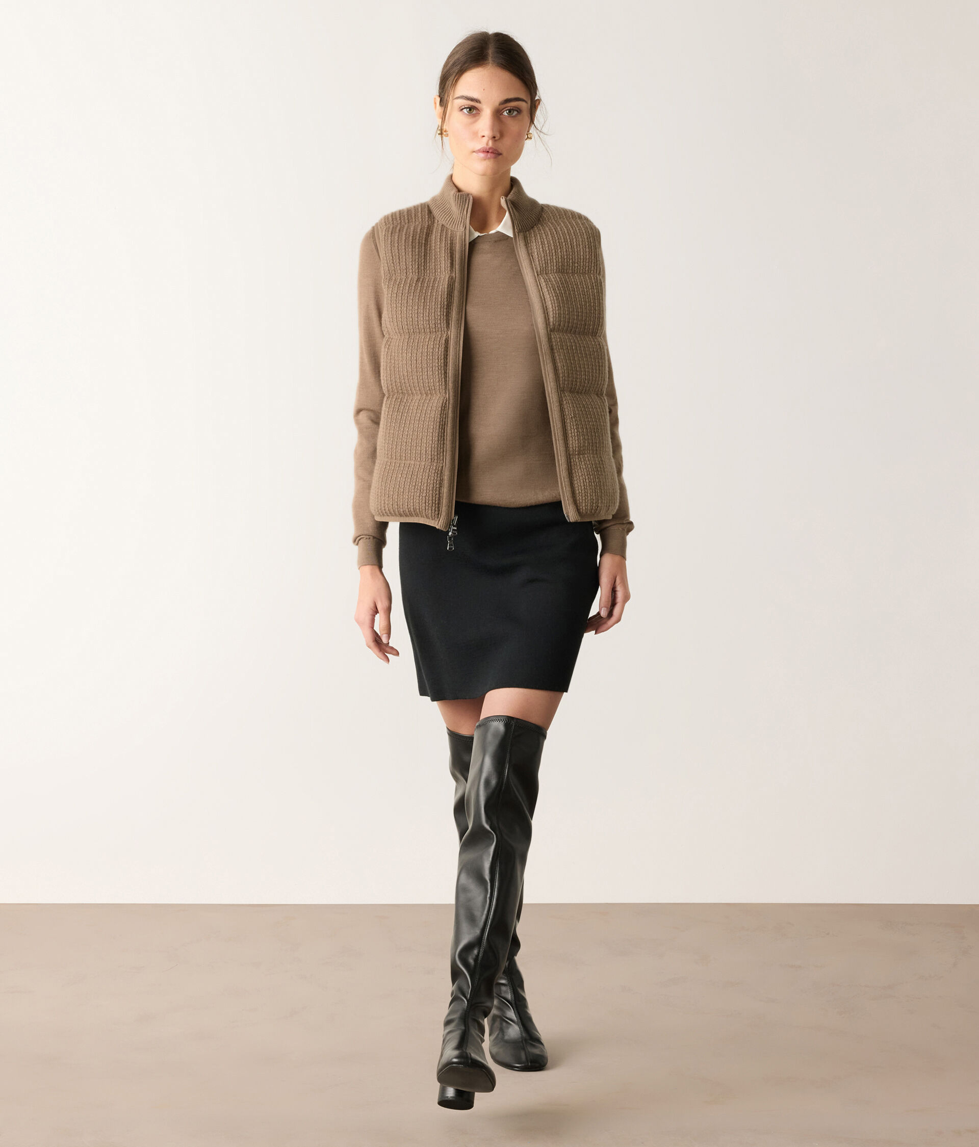 Reversible sleeveless down jacket in ribbed cashmere