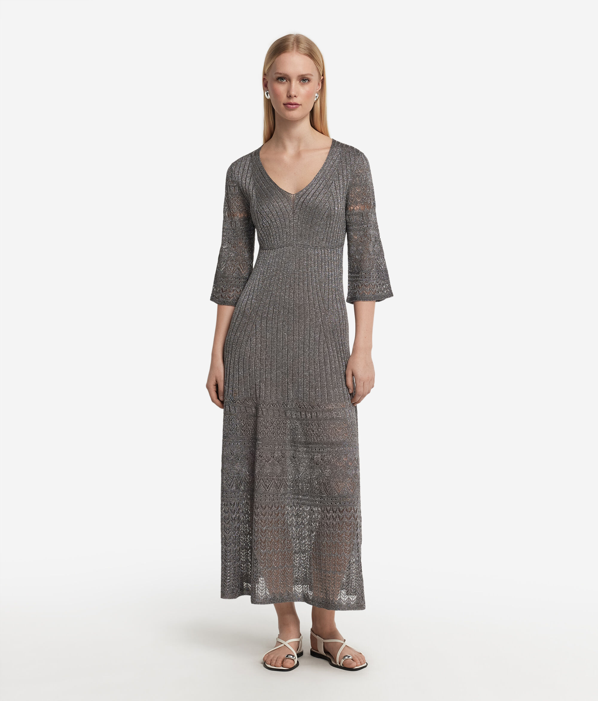 Rippkleid mit Lochmuster und Lamé-Garn