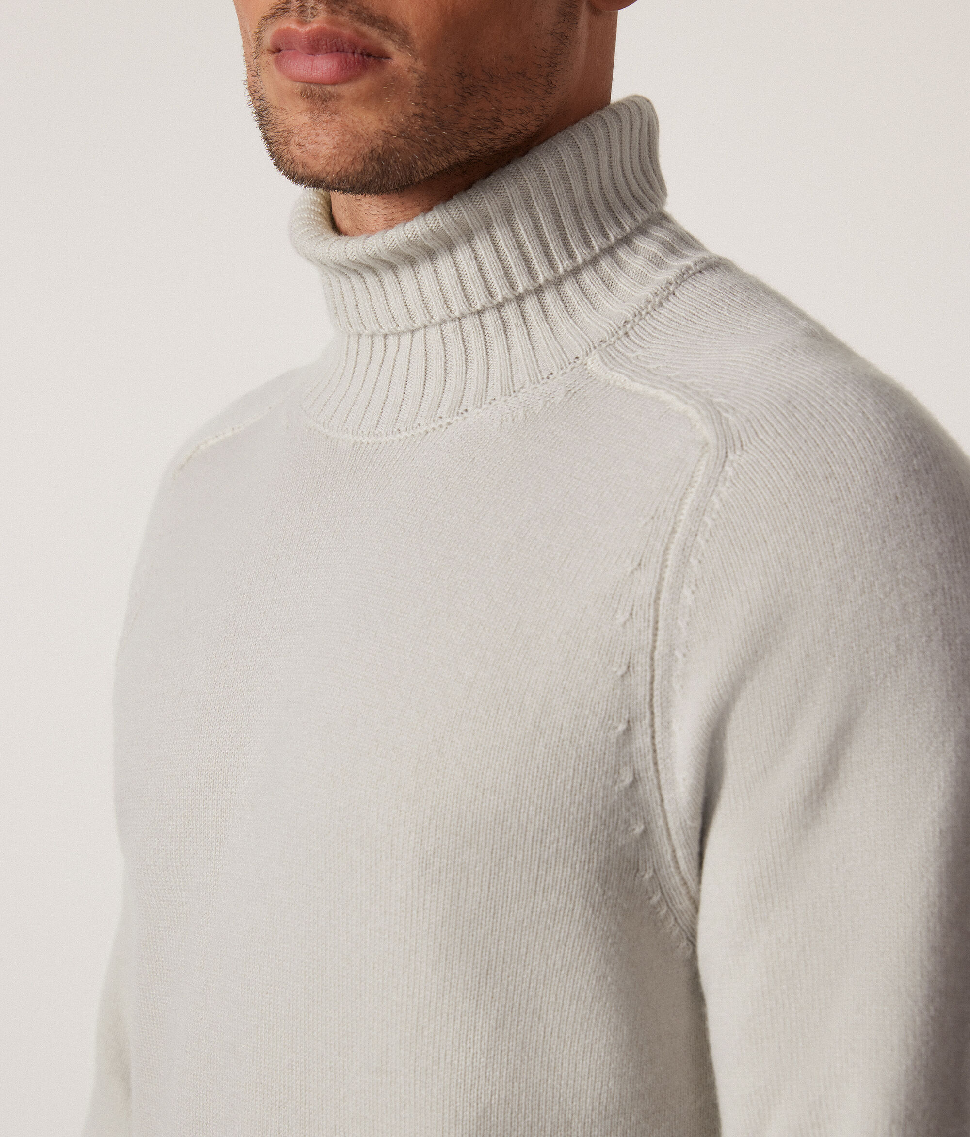 Jersey de cuello vuelto de cashmere ultrasoft