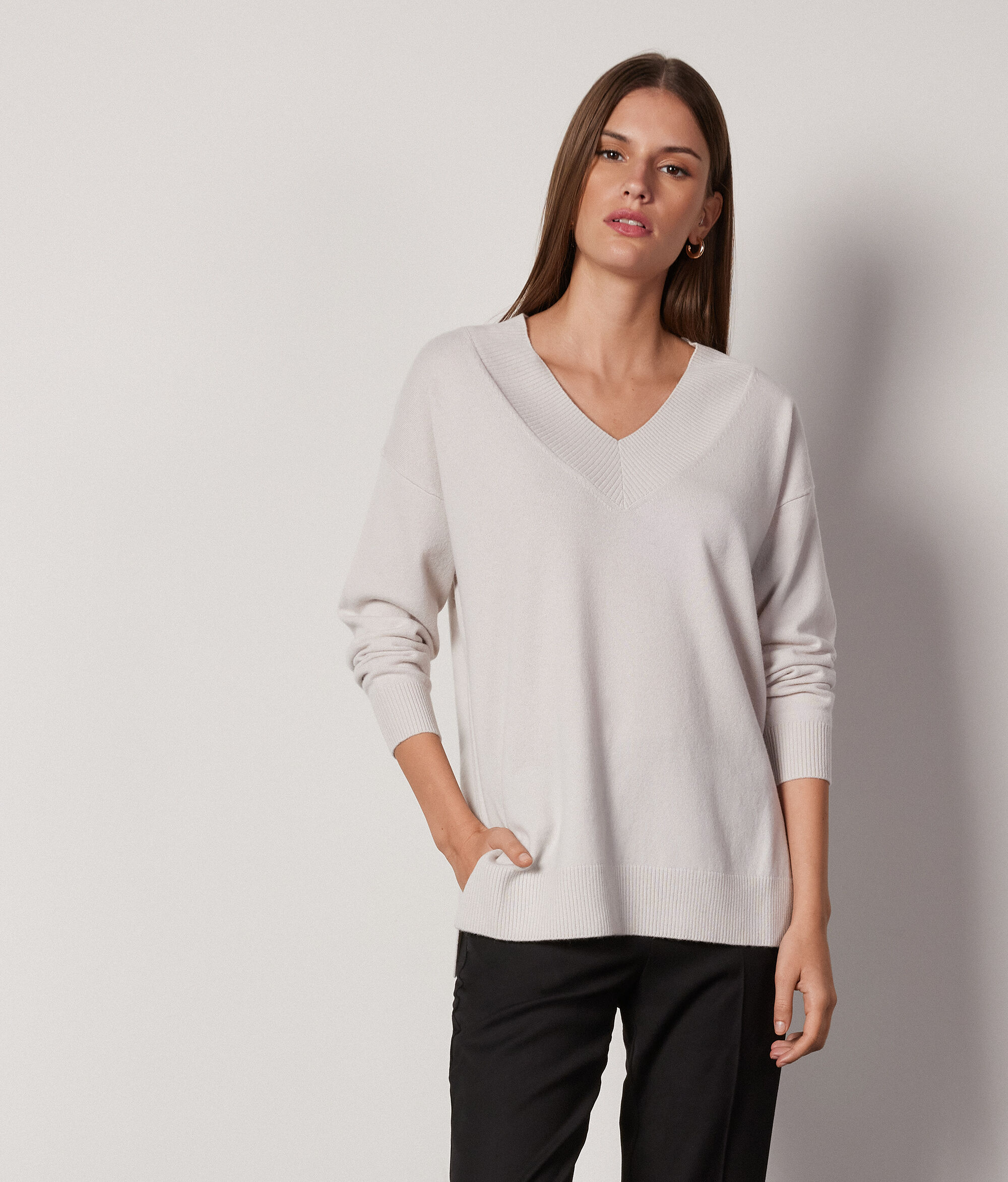 Ultrasoft Cashmere V-Neck Maxi-Jumper