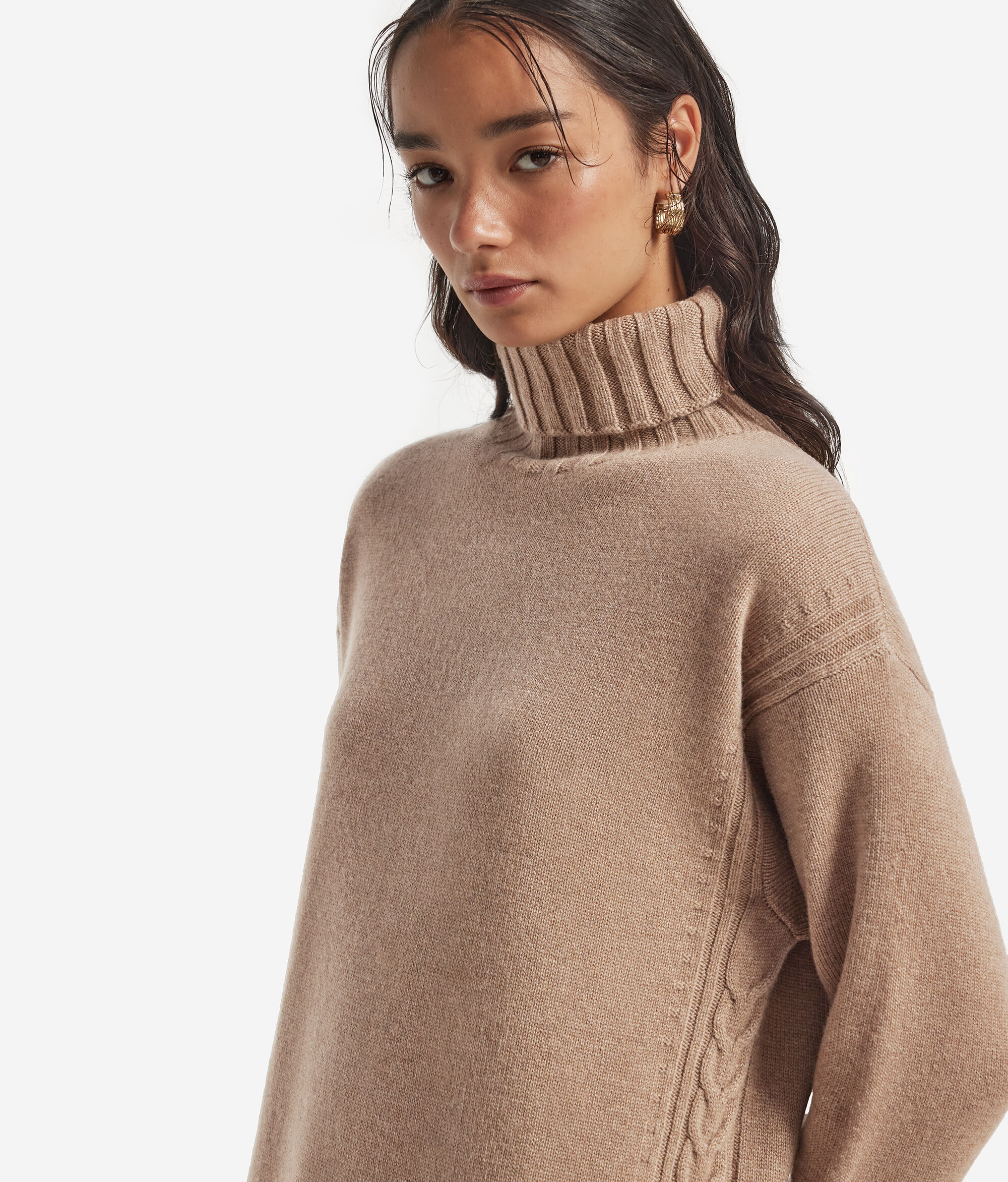 Платье с косами из ультрамягкого кашемира