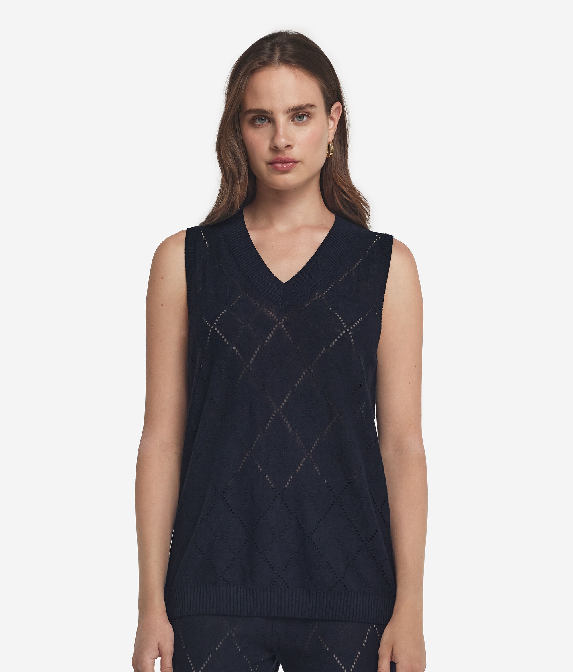 V-neck sleeveless top with diamonds