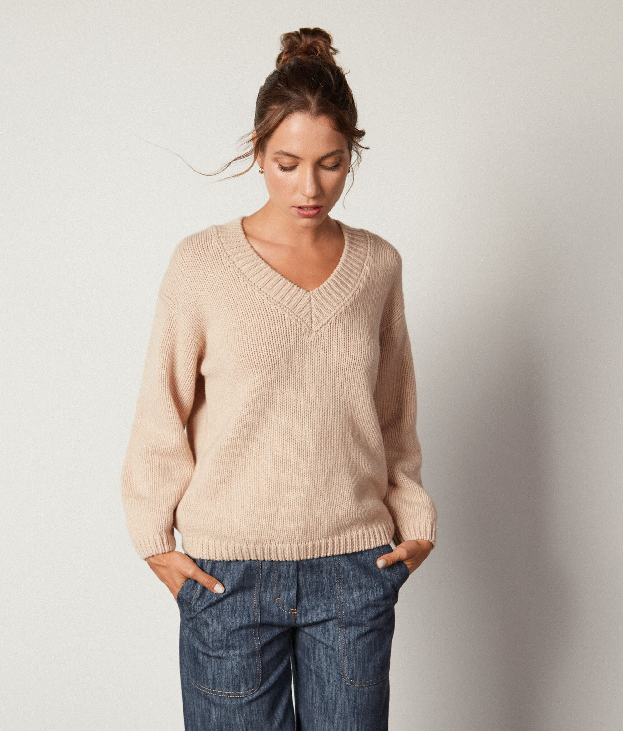 V-Neck Sweater in Ultrasoft Cashmere Knit