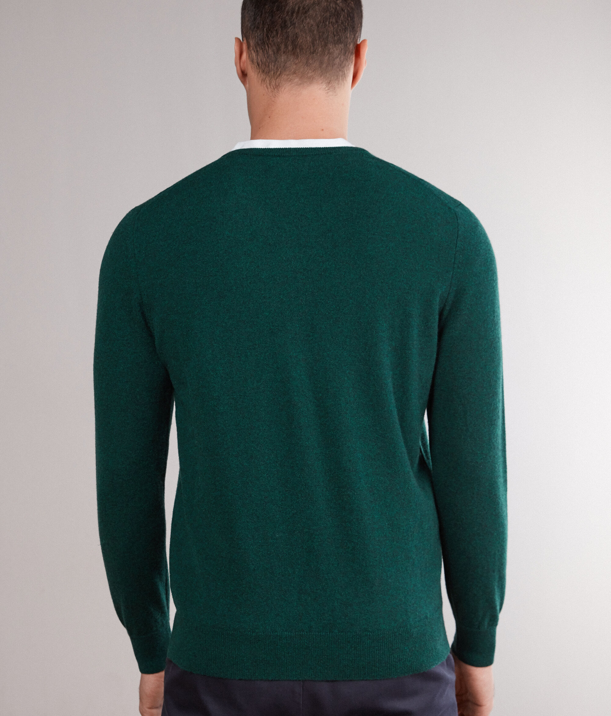 Sweter z Dekoltem w Serek z Kaszmiru Ultrasoft