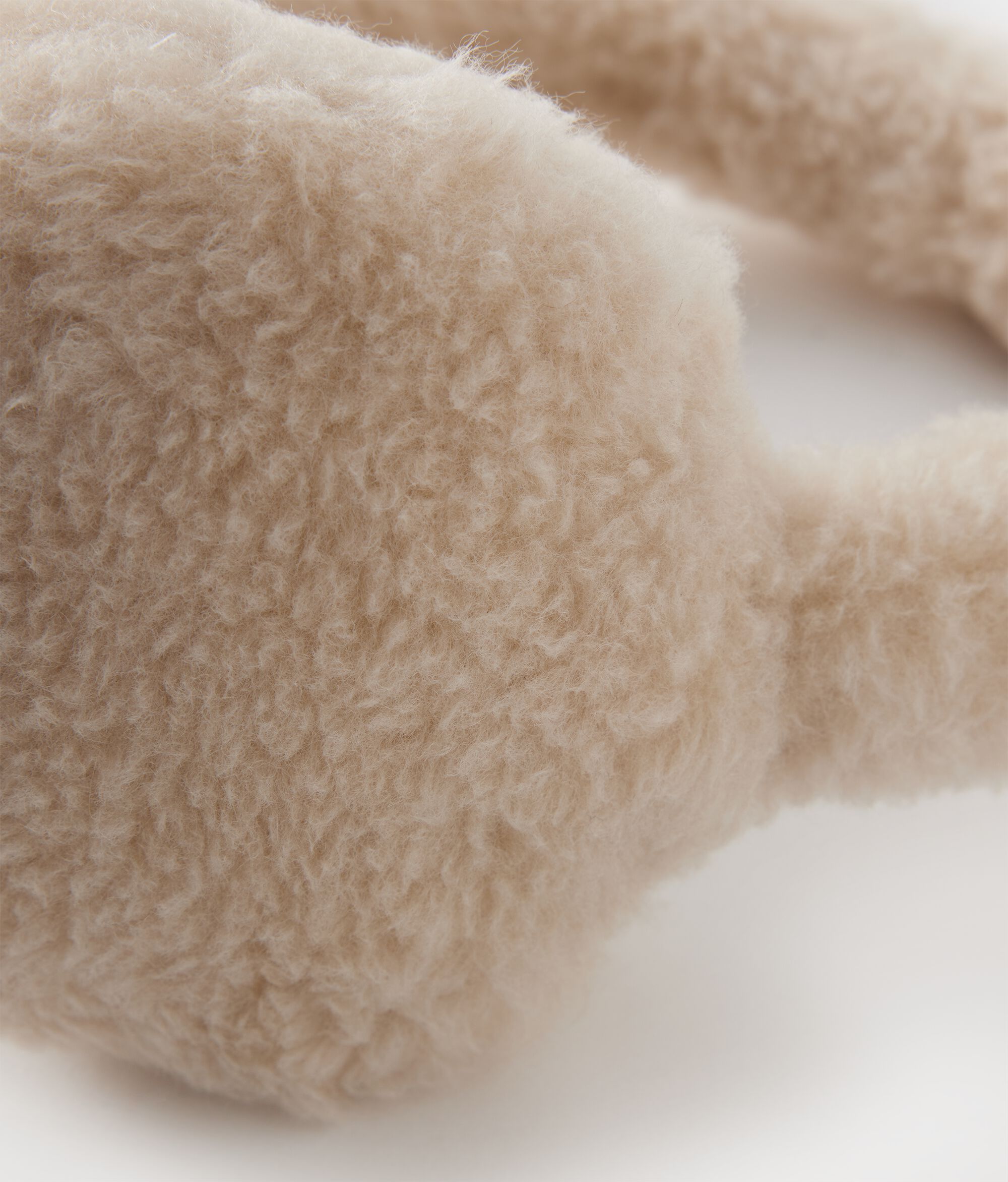 Наушники из кашемира с отделкой под мех