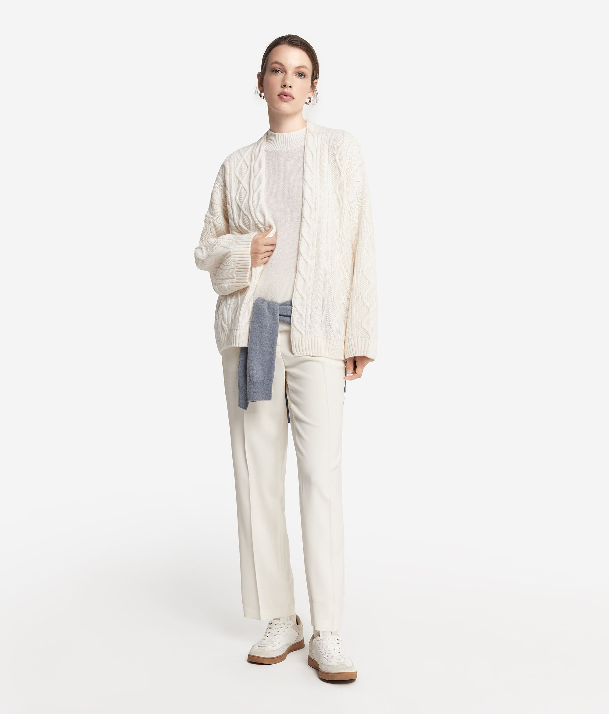 Накидка из ультрамягкого кашемира с косами