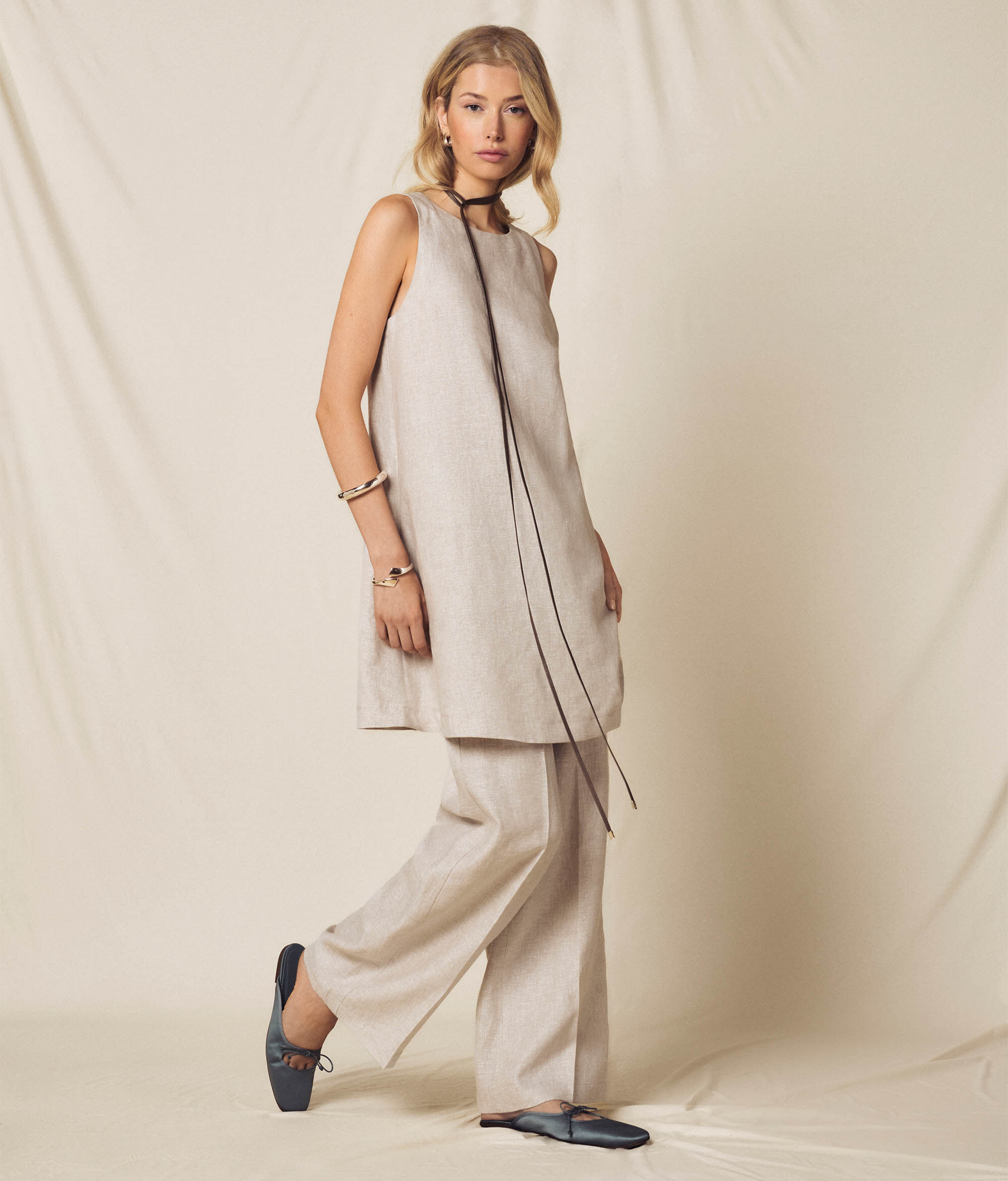 Kurzes Leinenkleid mit Lamé-Garn