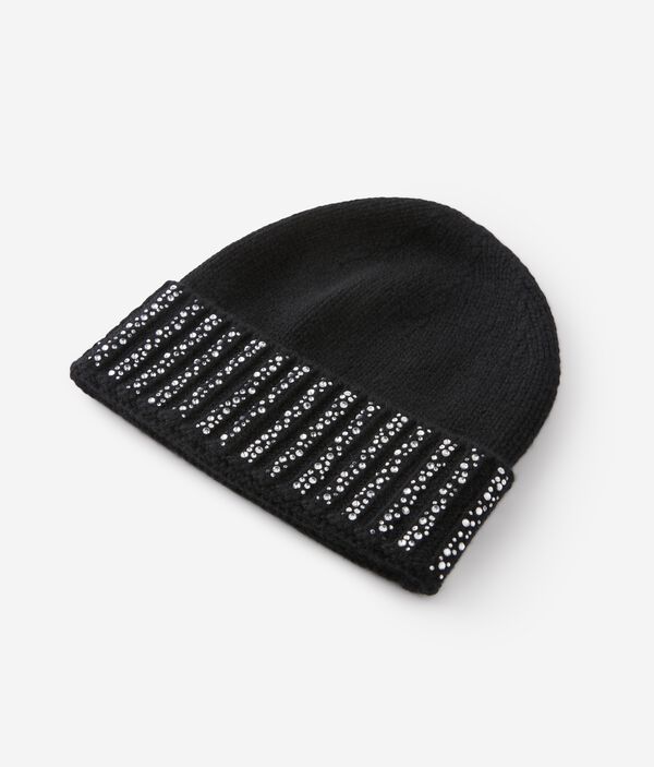 Шапка из кашемира со стразами