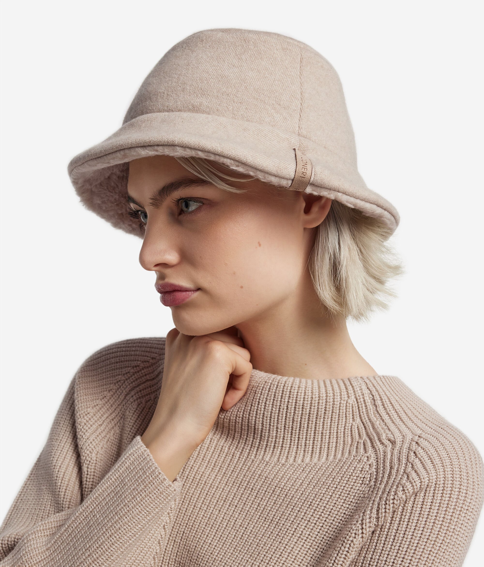 Reversible cashmere bucket hat