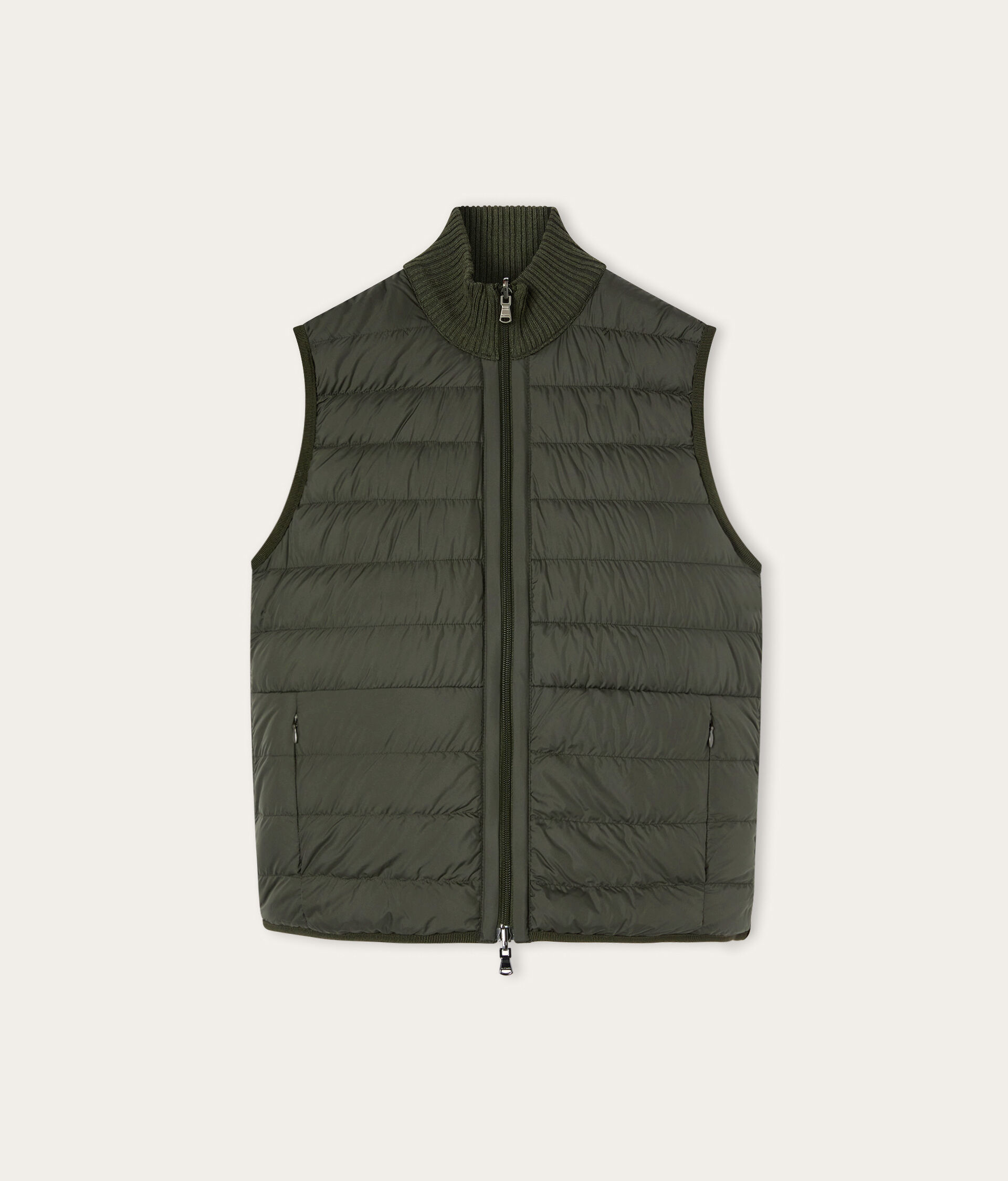 Reversible matte sleeveless down jacket